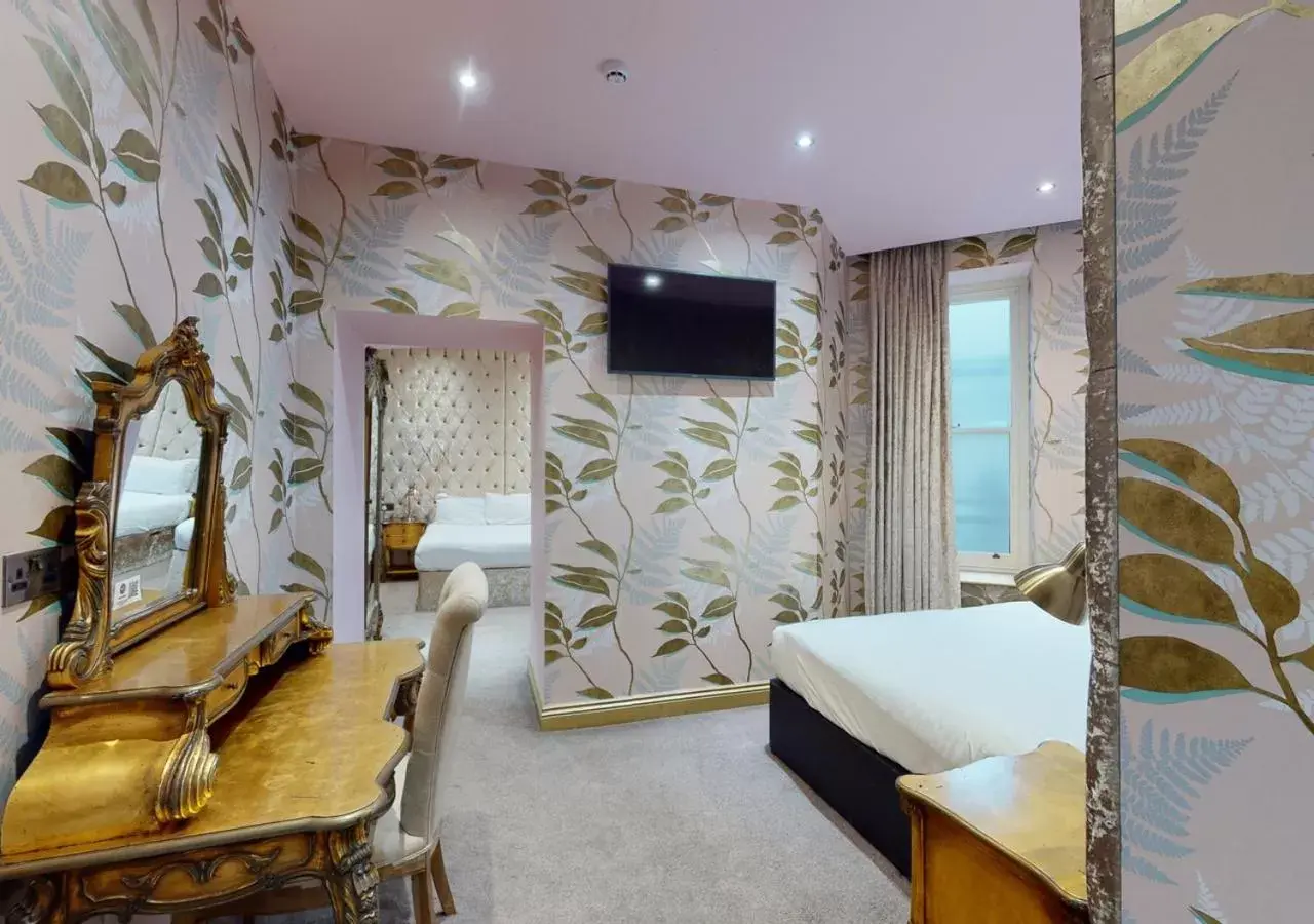 Bedroom, Bathroom in The Coal Exchange Hotel