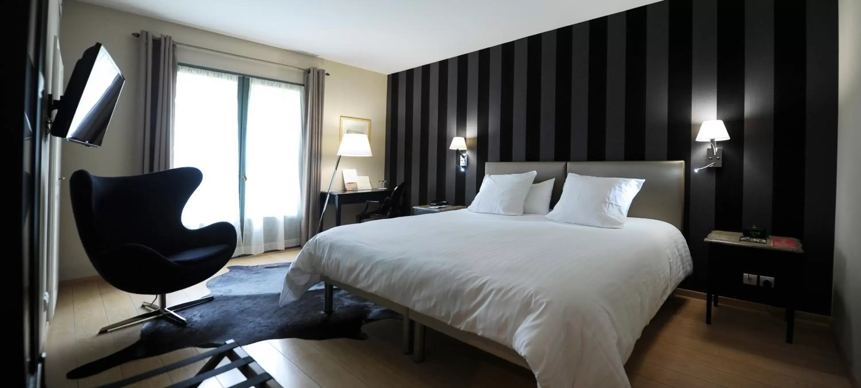Bedroom, Bed in Hôtel Villa Navarre - Les Collectionneurs