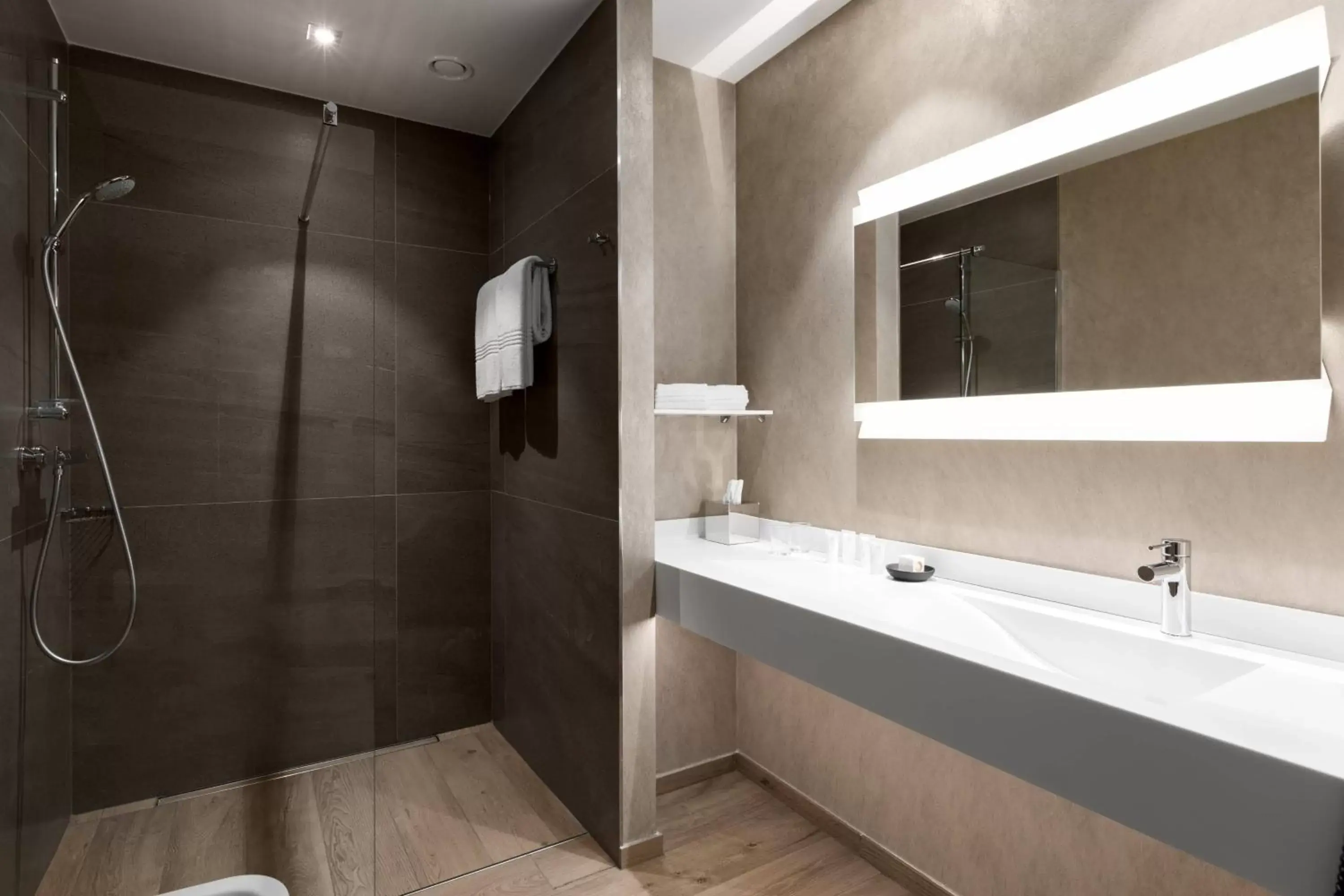 Bathroom in AC Hotel by Marriott Wroclaw