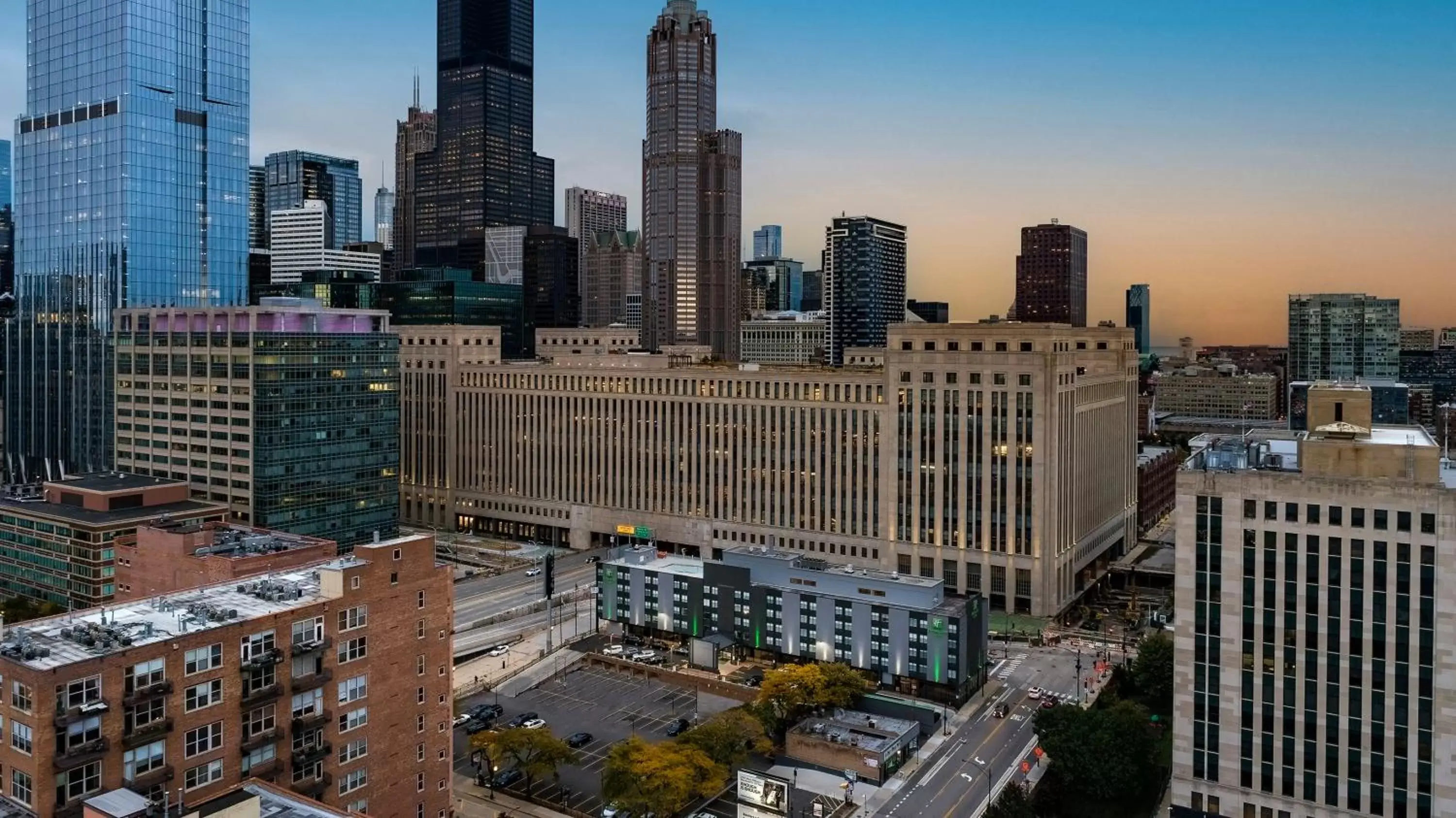 Property building in Holiday Inn Hotel & Suites Chicago - Downtown, an IHG Hotel