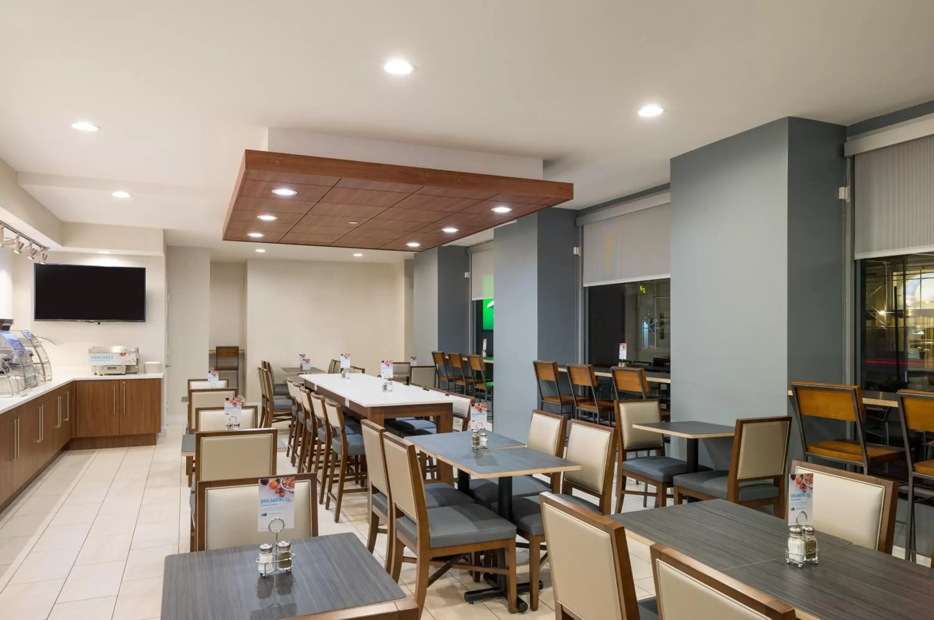 Breakfast, Restaurant/Places to Eat in Holiday Inn Express New York City Chelsea, an IHG Hotel