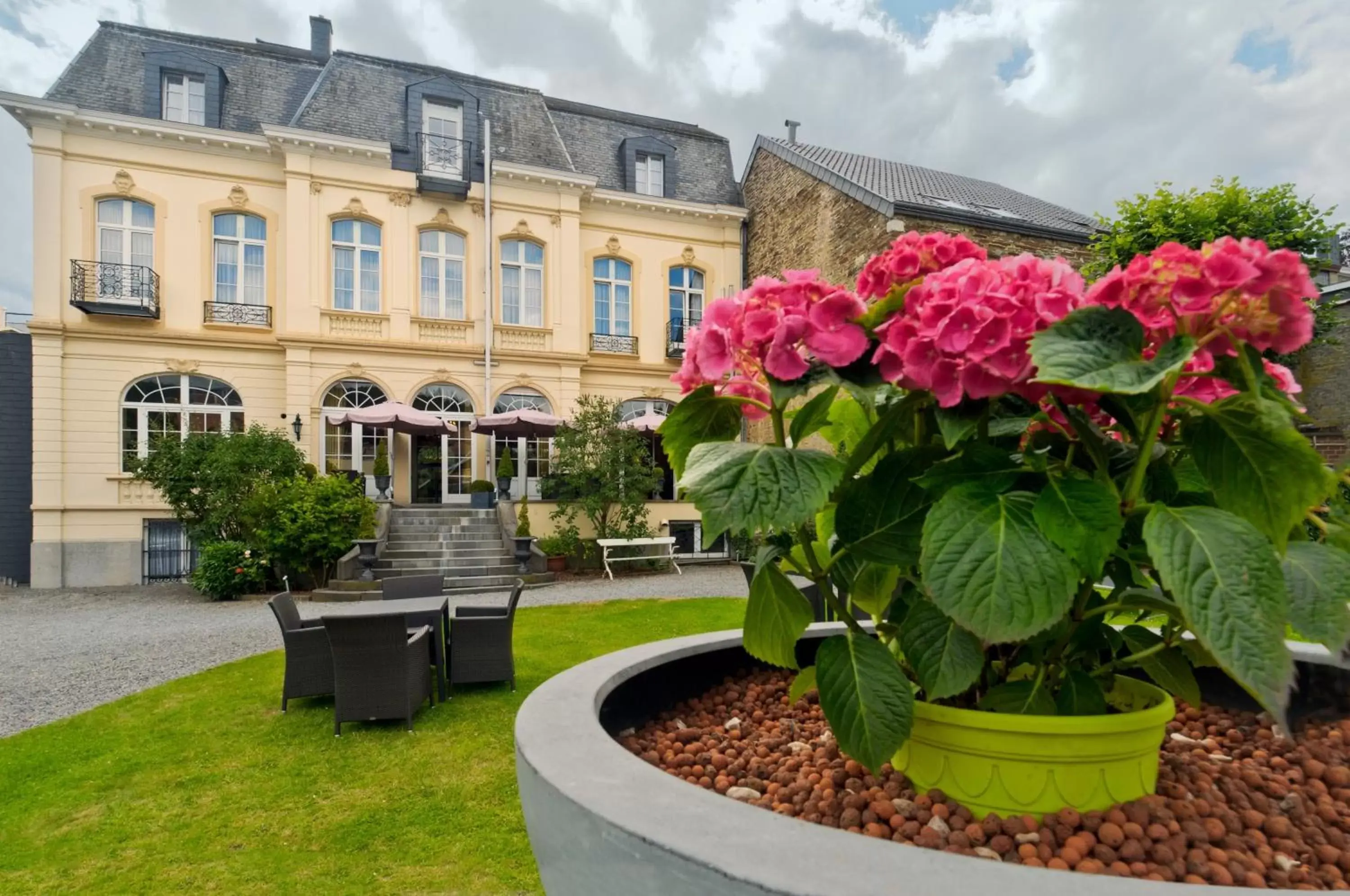 Facade/entrance, Property Building in La Villa des Fleurs