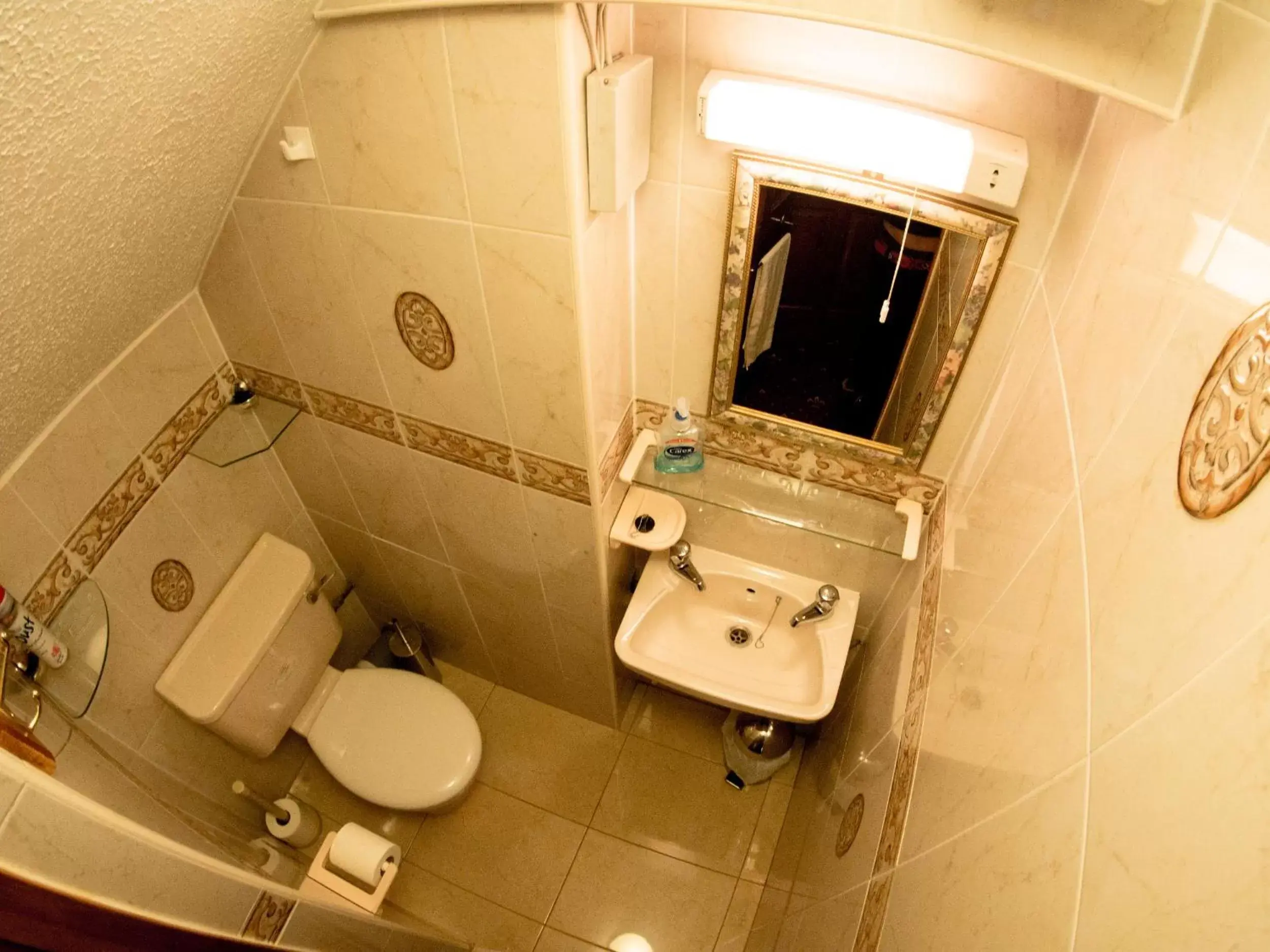 Shower, Bathroom in Corstorphine Lodge Hotel