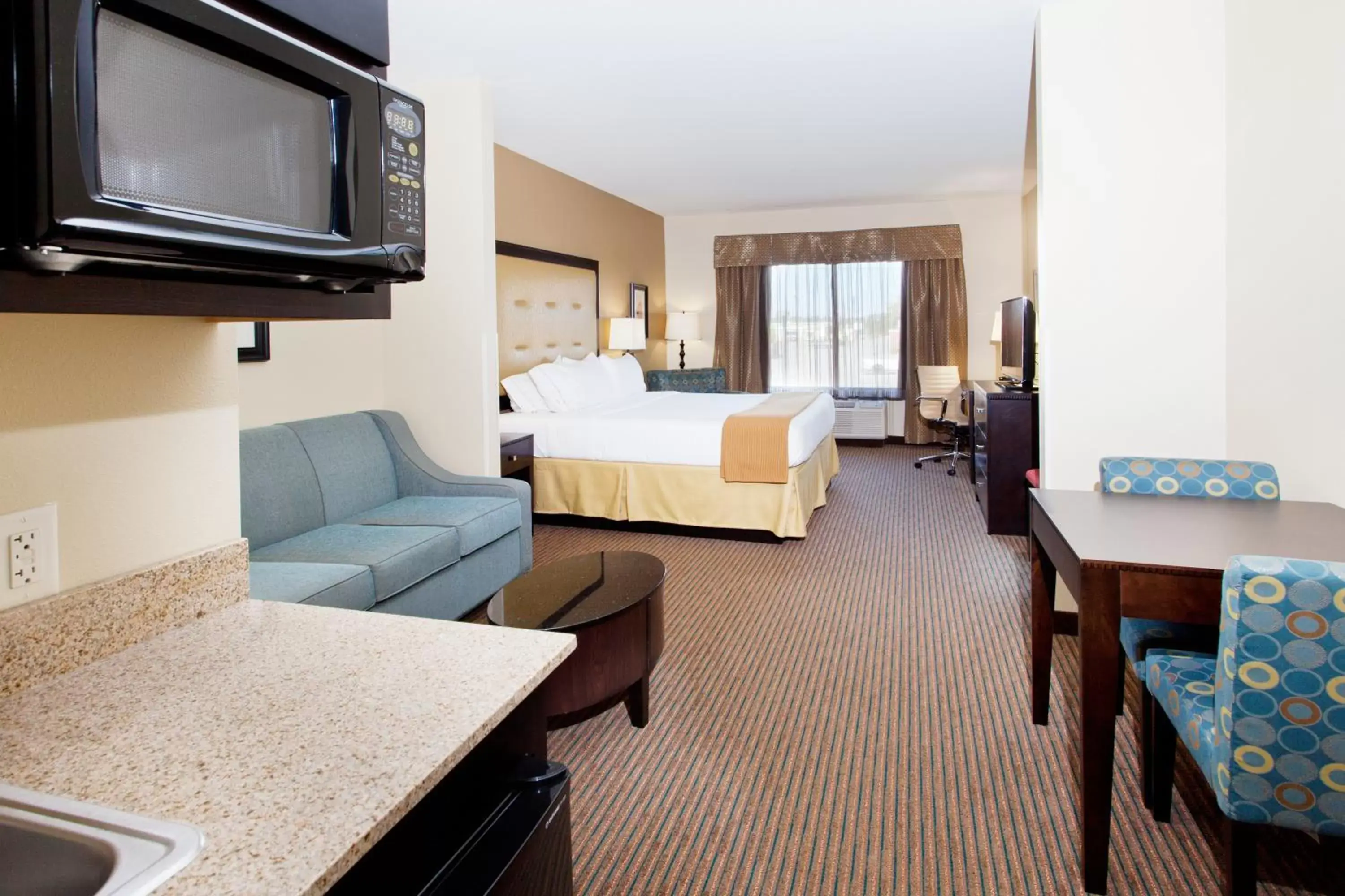 Photo of the whole room, Bed in Holiday Inn Express Hotel & Suites Cordele North by IHG Photo of the whole room, Bed in Holiday Inn Express Hotel & Suites Cordele North by IHG