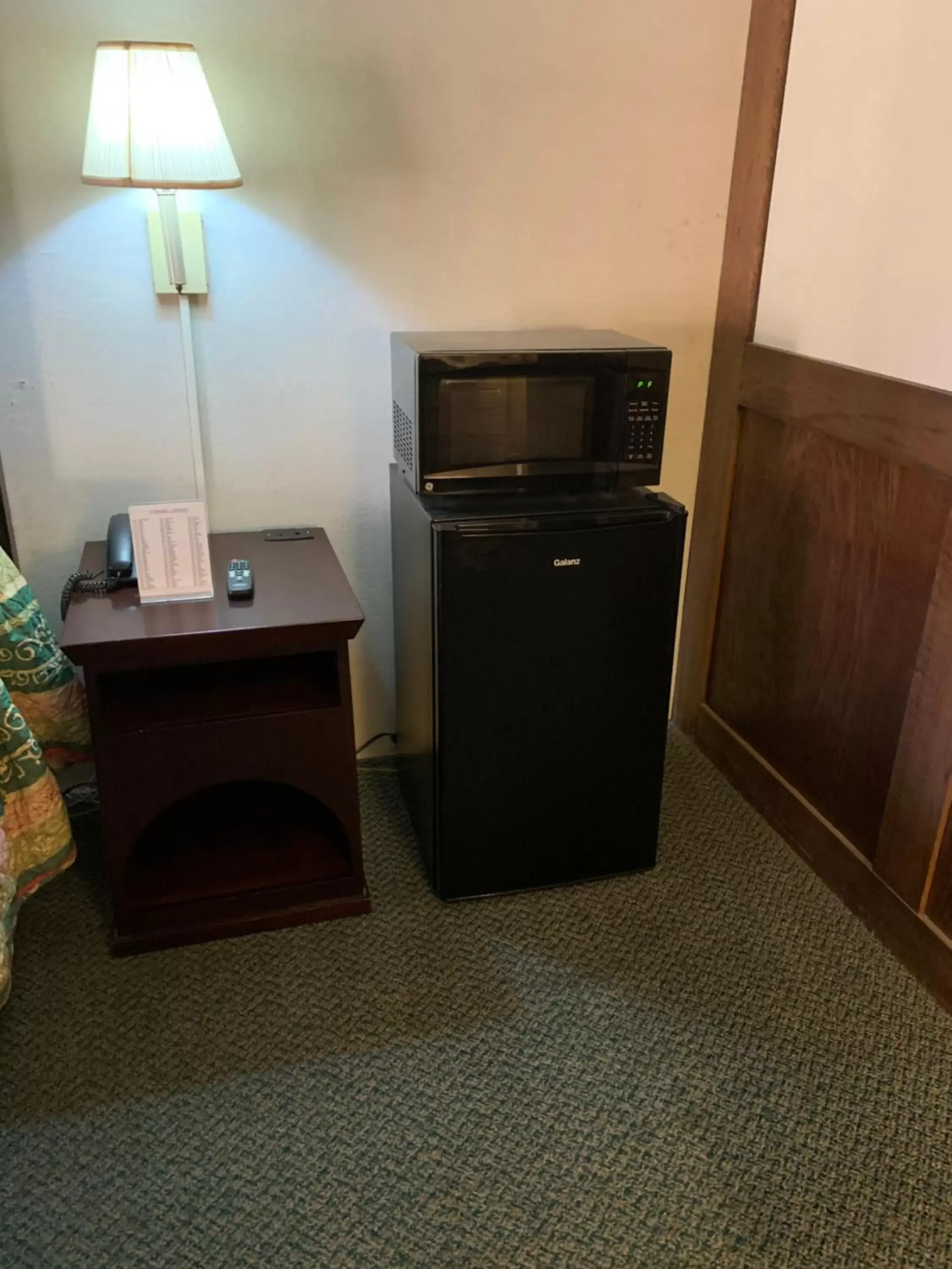 minibar, TV/Entertainment Center in Rittiman Inn and Suites