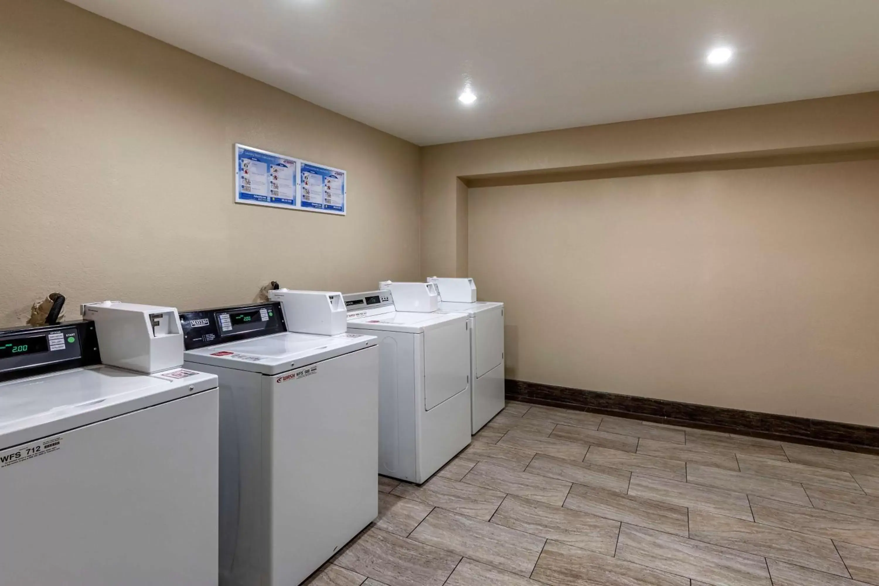 Property building, Kitchen/Kitchenette in Best Western Plus Las Vegas West