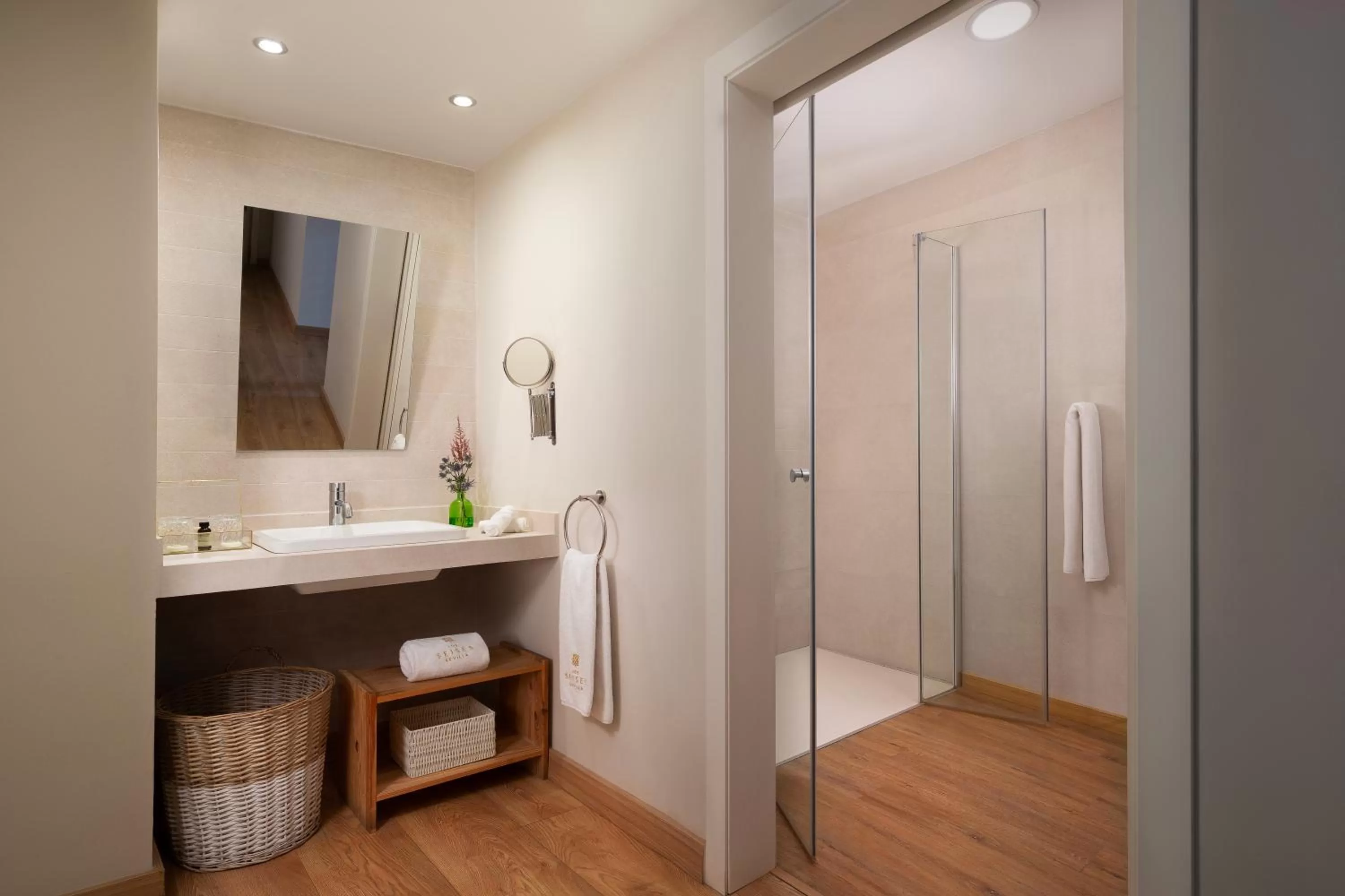 Shower in Los Seises Sevilla, a Tribute Portfolio Hotel