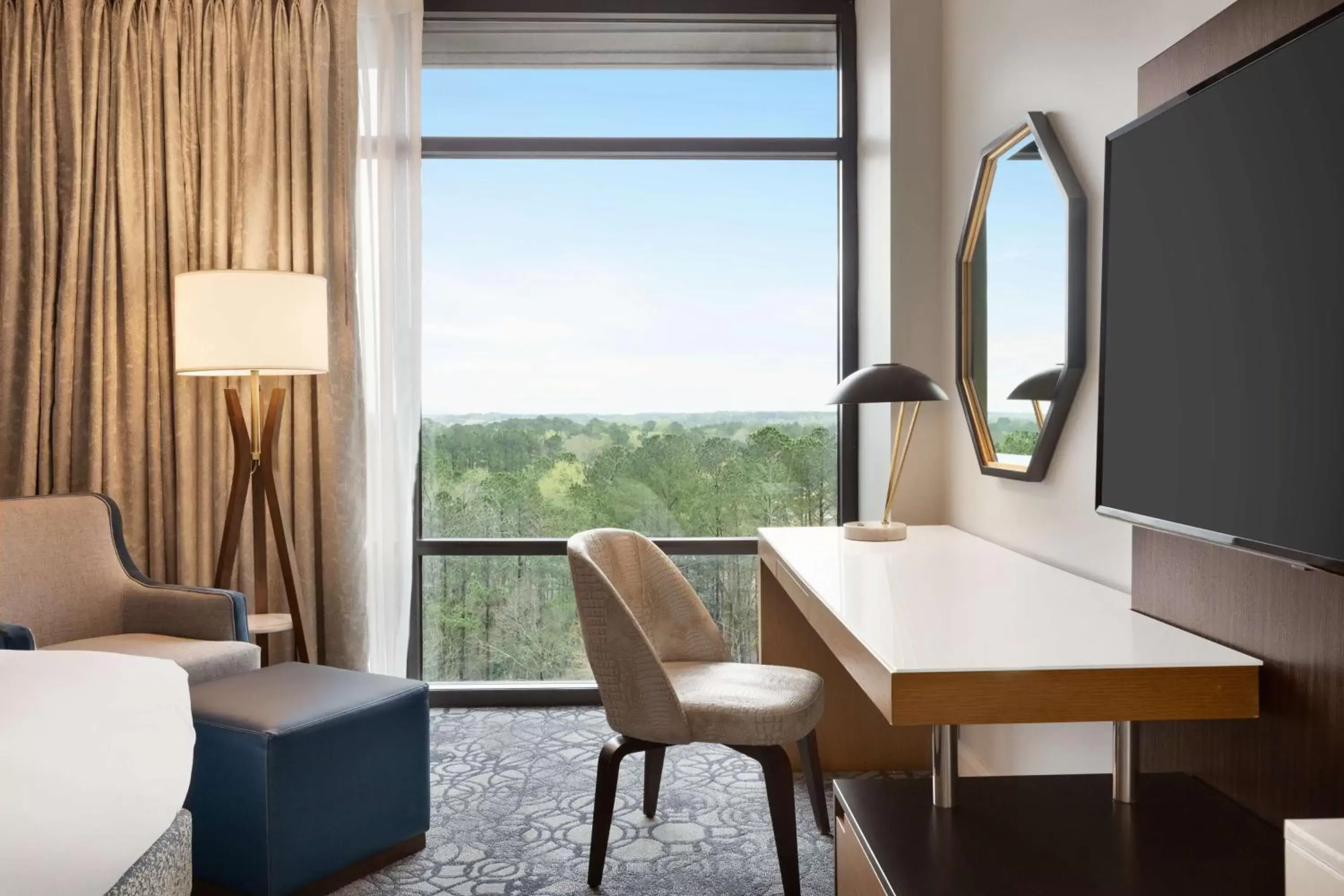Bedroom, Seating Area in Hilton Alpharetta Atlanta