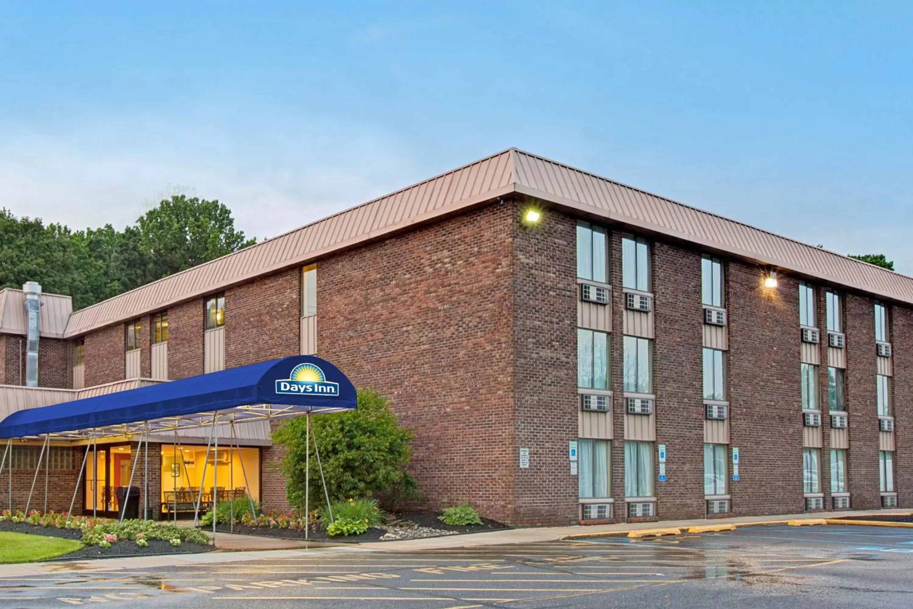 Facade/entrance, Property Building in Days Inn by Wyndham East Windsor/Hightstown