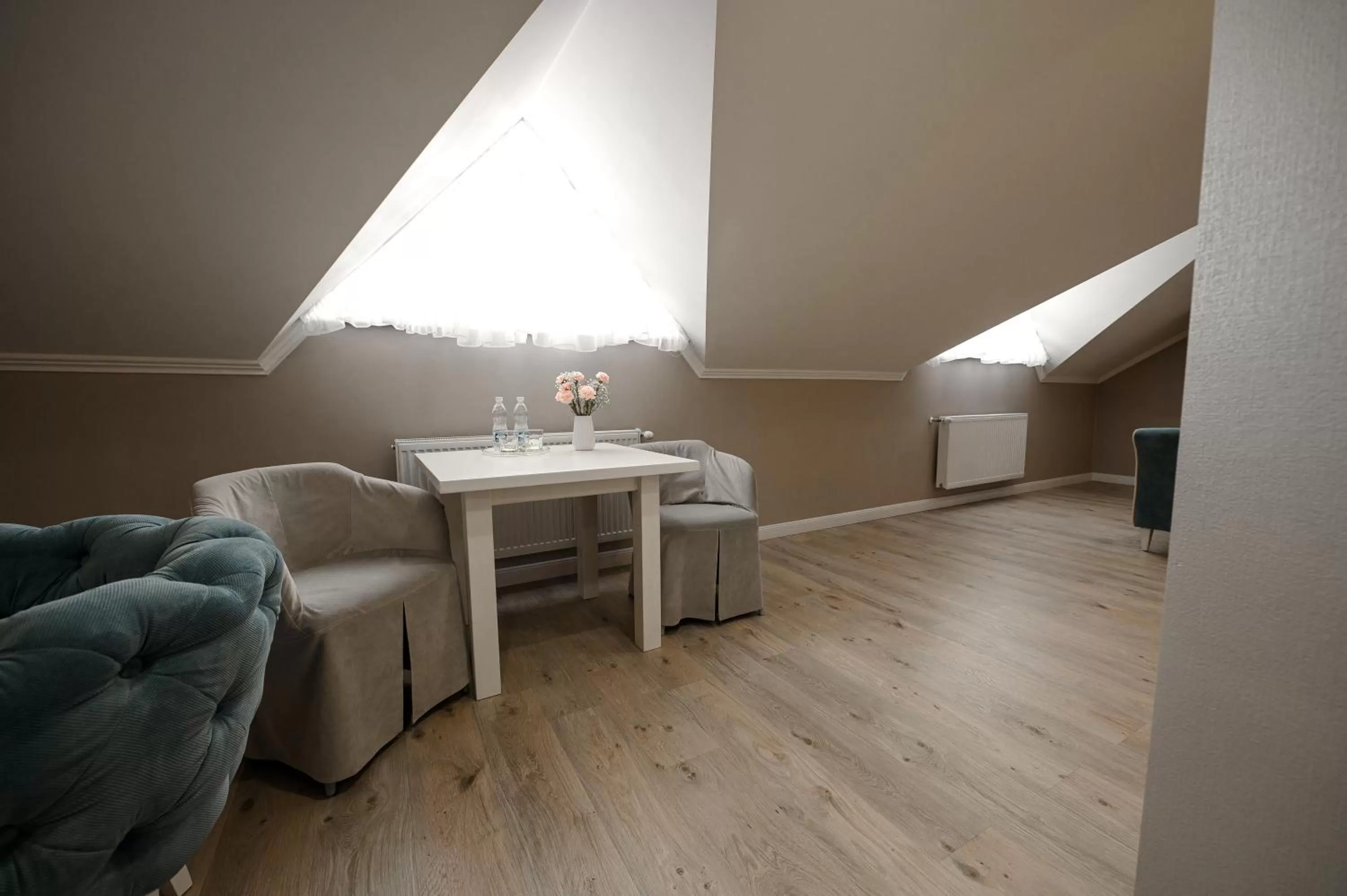 Seating Area in Rivoli Hotel