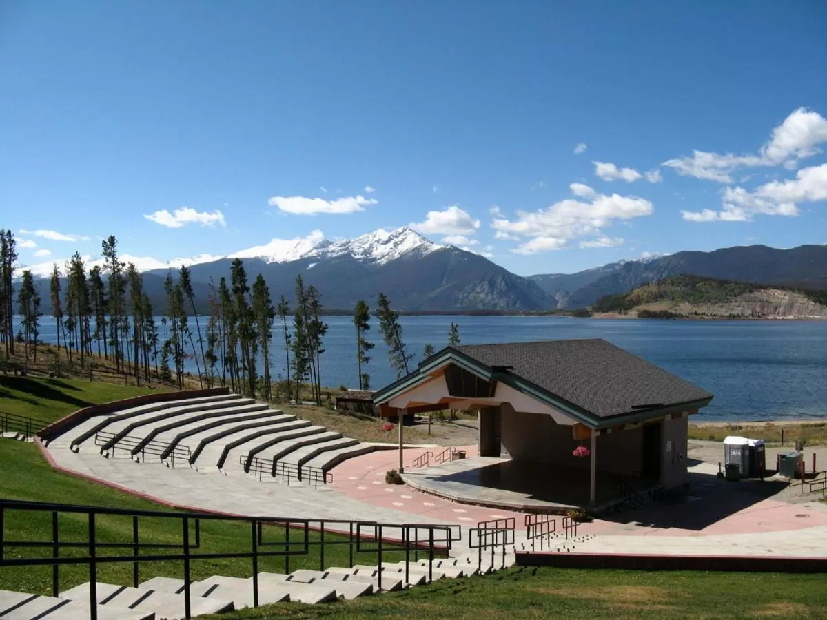 Property building in Dillon Inn