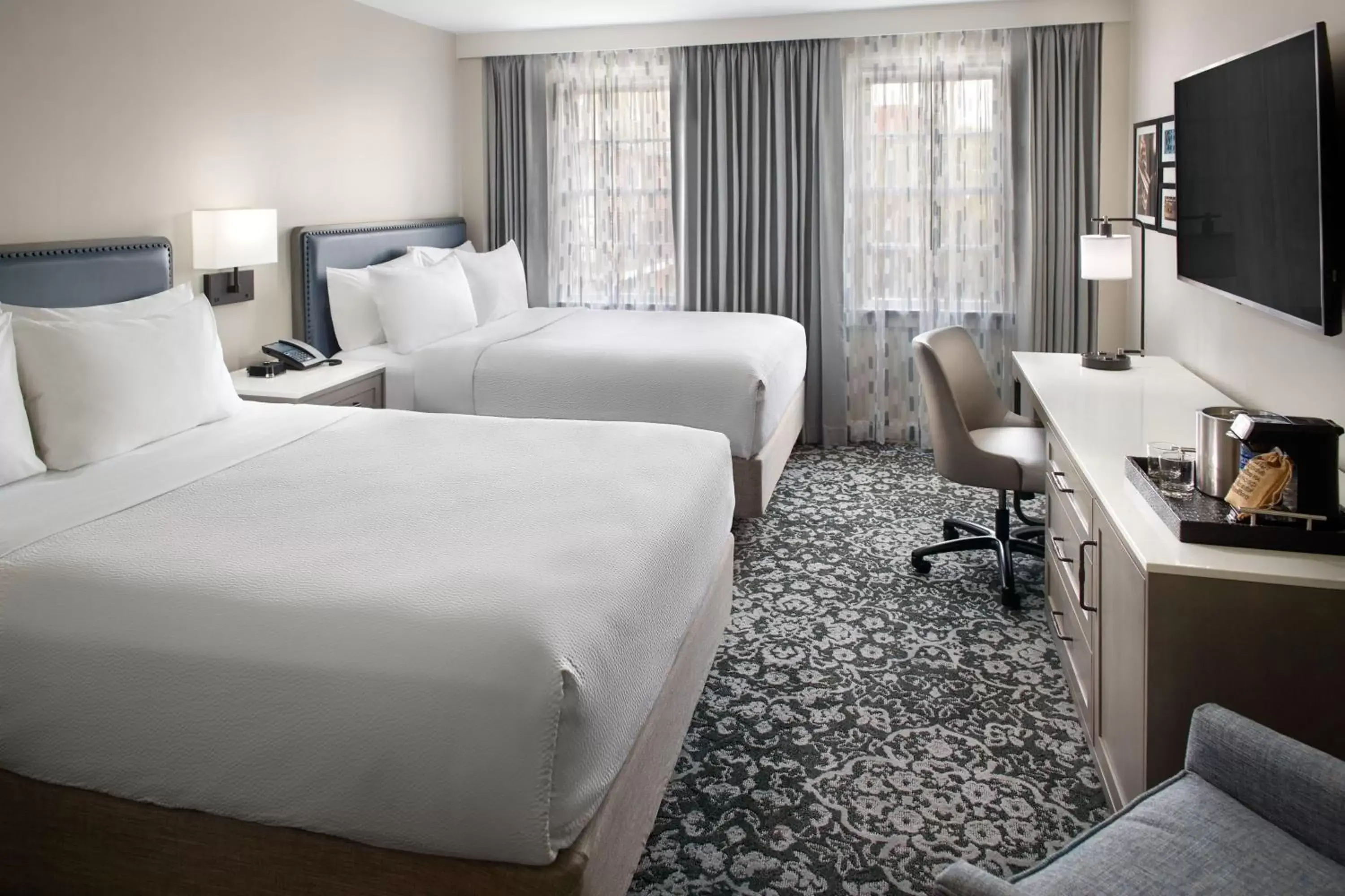 Photo of the whole room, Bed in Four Points by Sheraton French Quarter