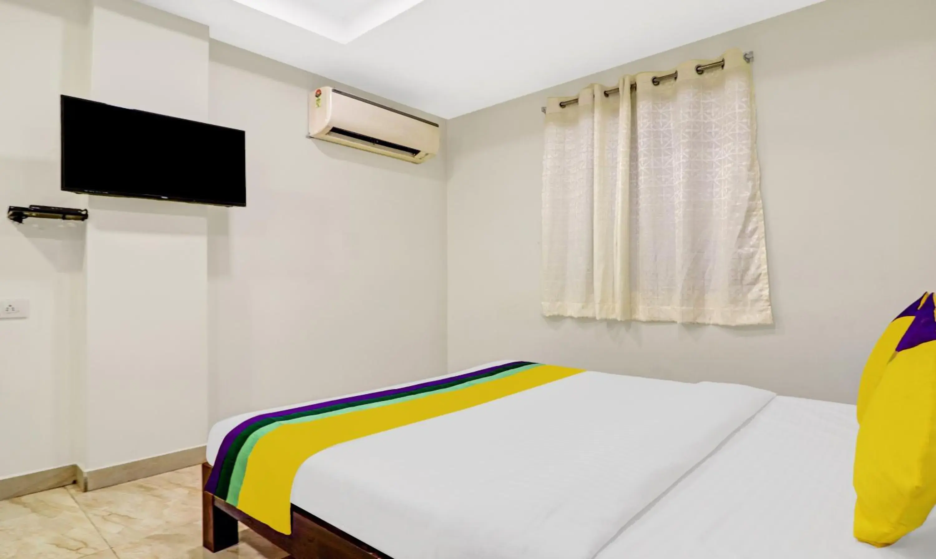 Bed in OYO 10595 Hotel Mirras