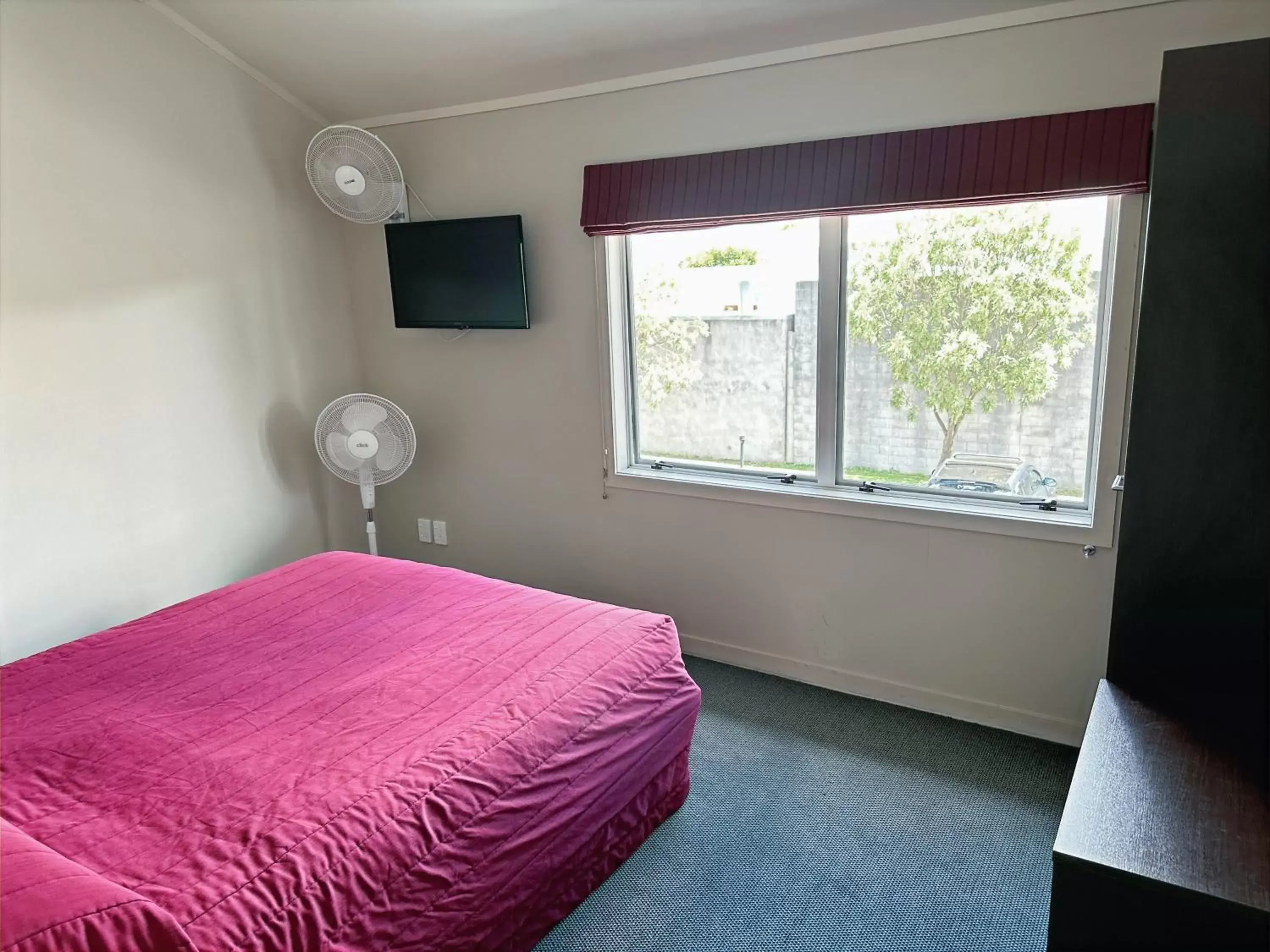 Bedroom, Bed in Arena Lodge