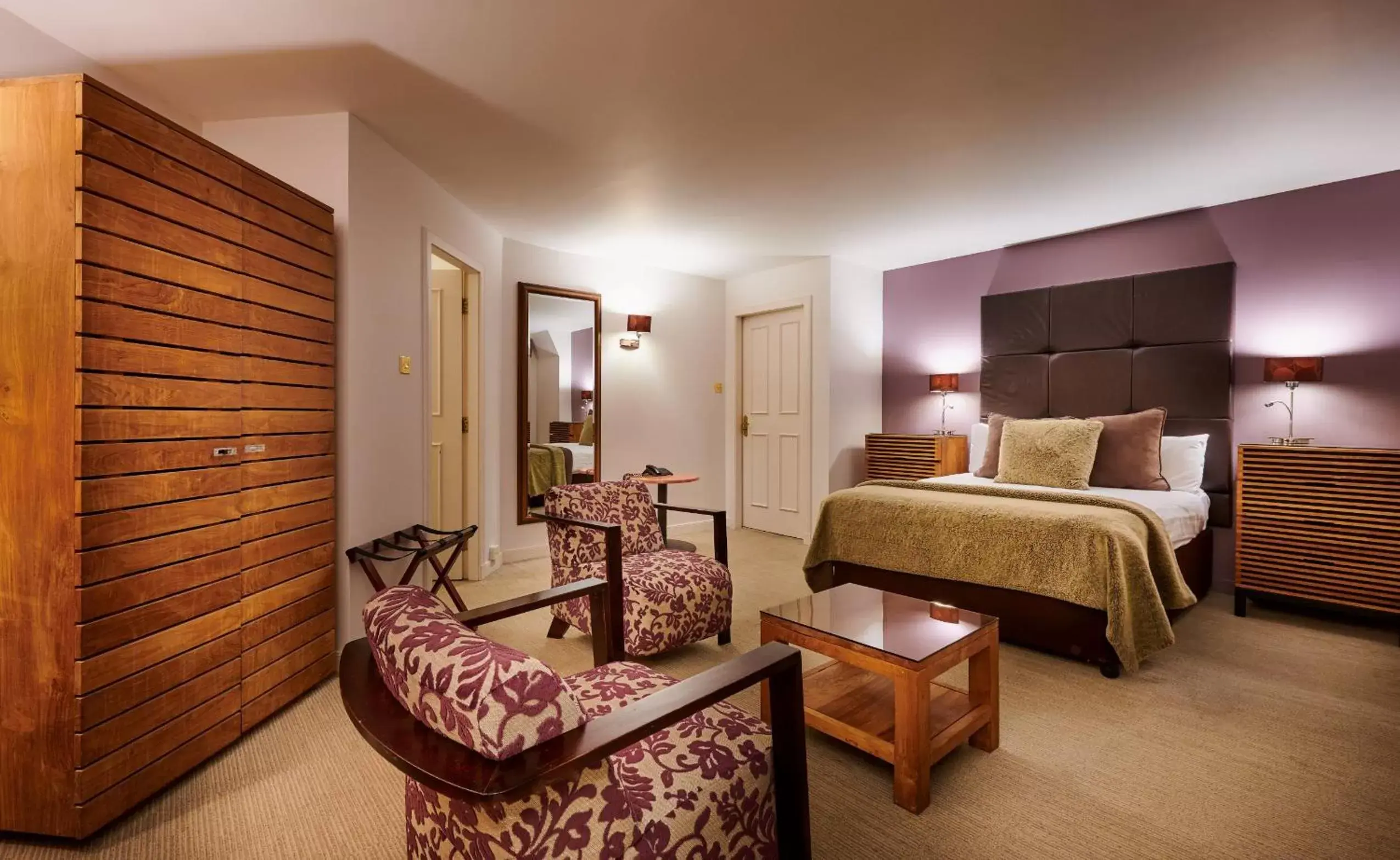 Bed in Stirling Court Hotel Bed in Stirling Court Hotel