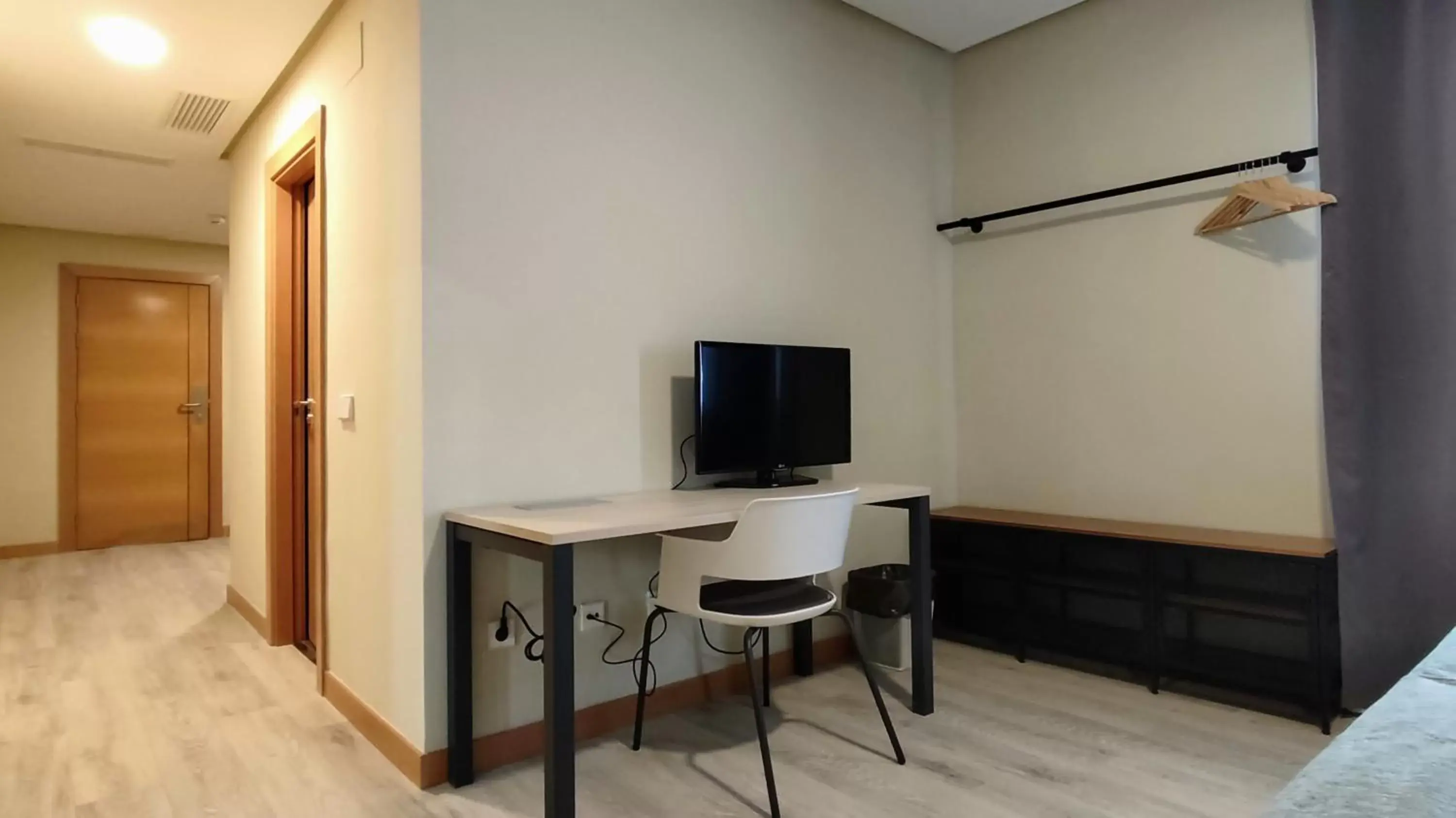 Photo of the whole room, TV/Entertainment Center in Smart Hotel La Sagra