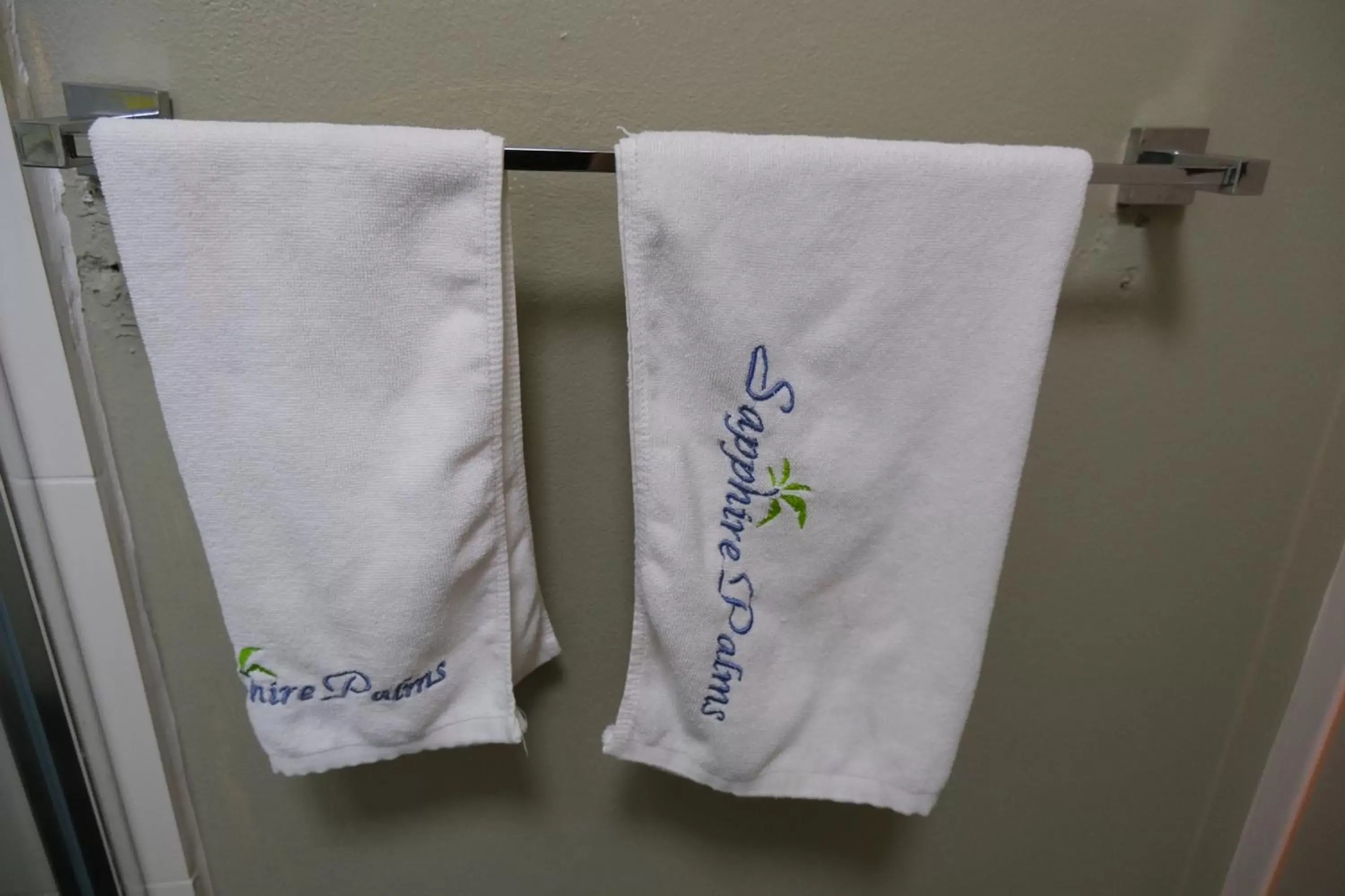 towels, Bathroom in Sapphire Palms Motel