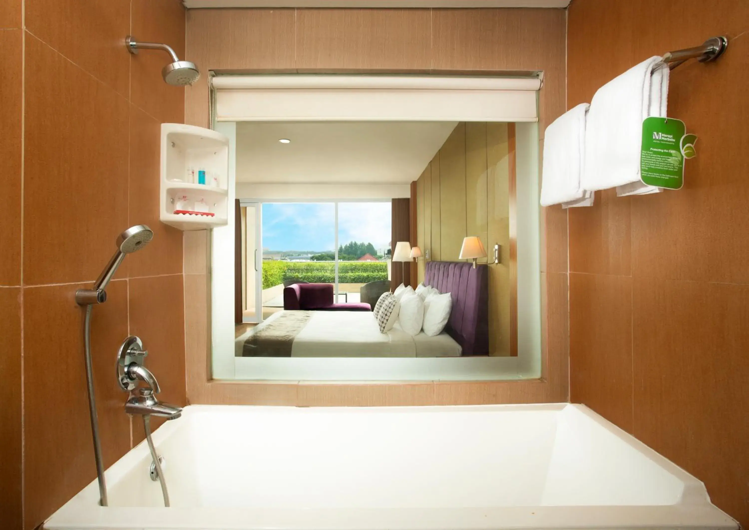 Bathroom, Bed in Merapi Merbabu Hotels