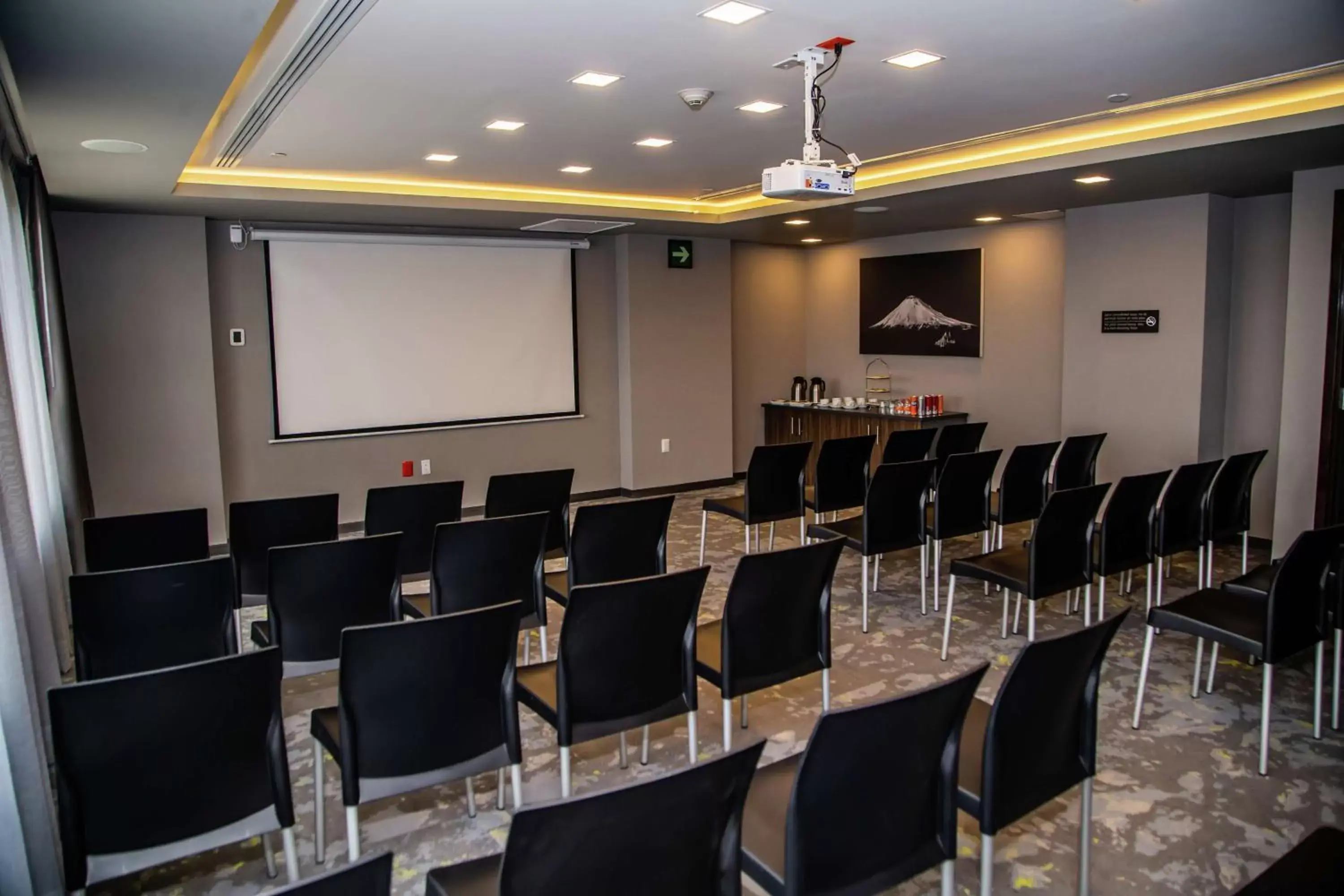 Dining area in Hampton Inn & Suites By Hilton Puebla