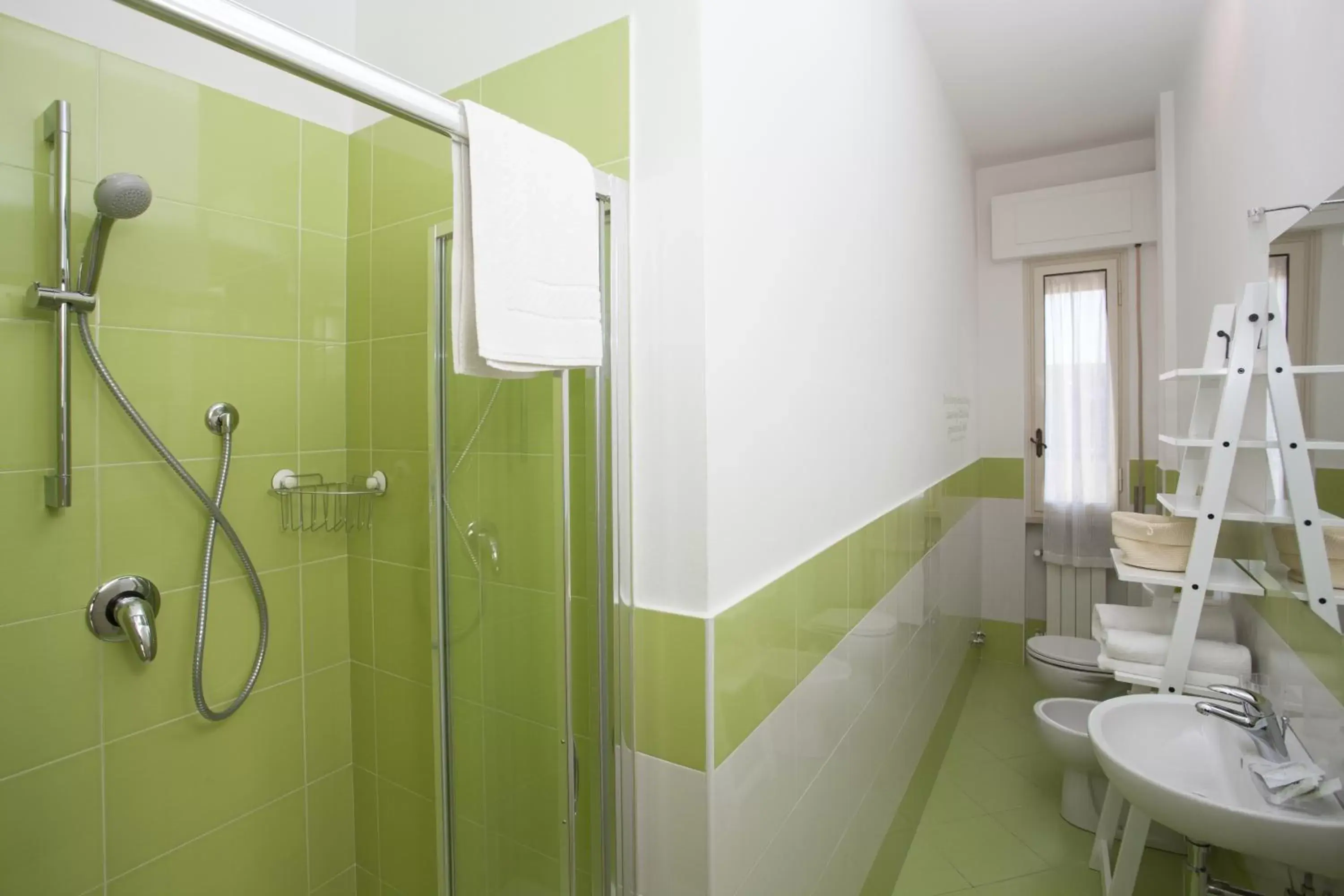 Shower, Bathroom in B&B Cento Passi Dalle Mura