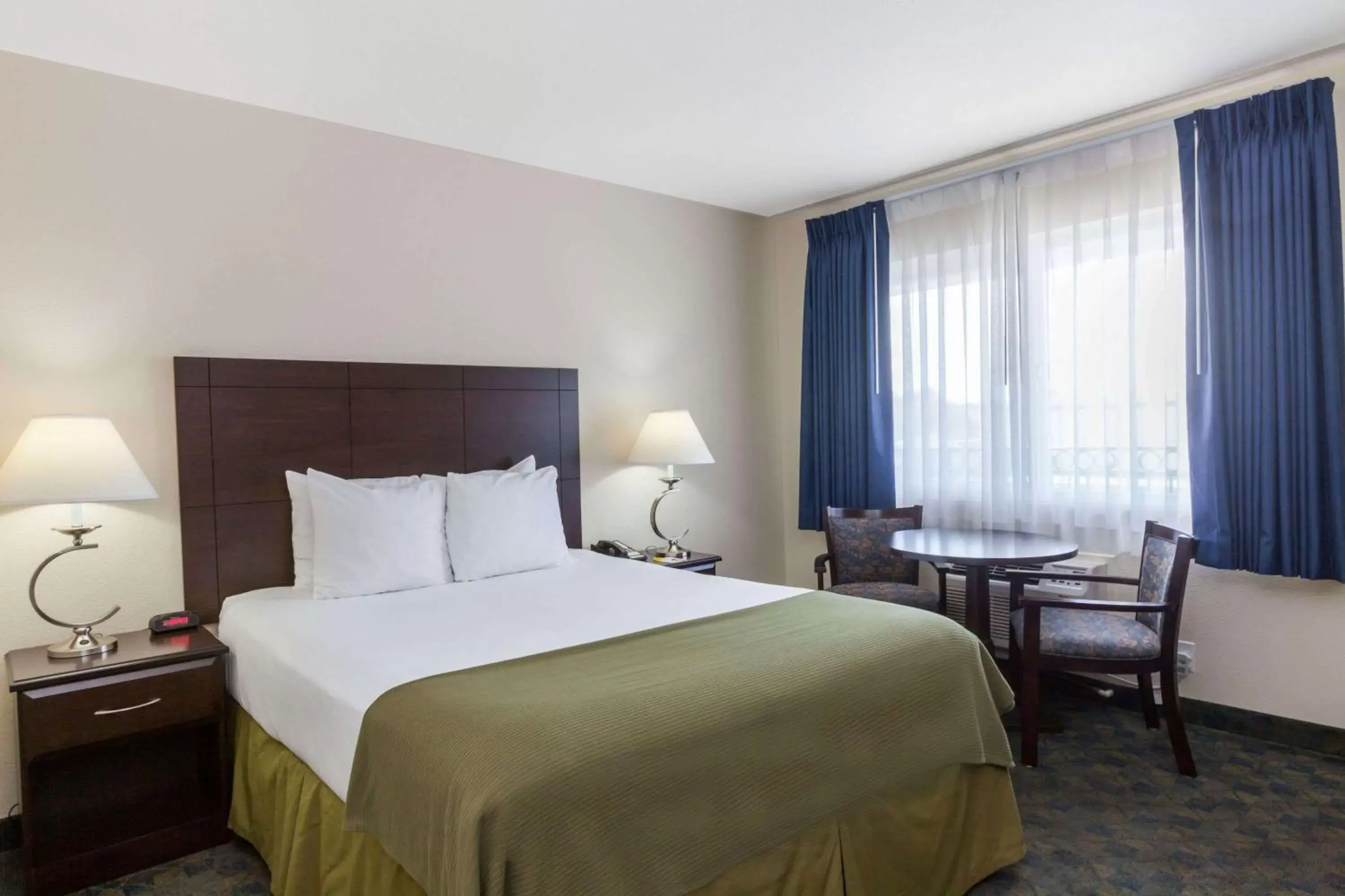 Photo of the whole room, Bed in Days Inn by Wyndham Santa Maria