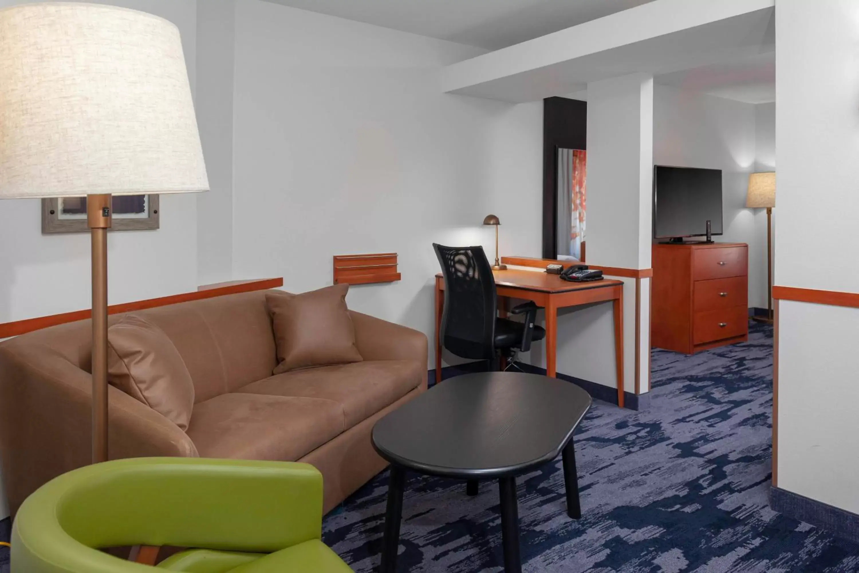 Living room, Seating Area in Fairfield Inn & Suites by Marriott Matthews Charlotte
