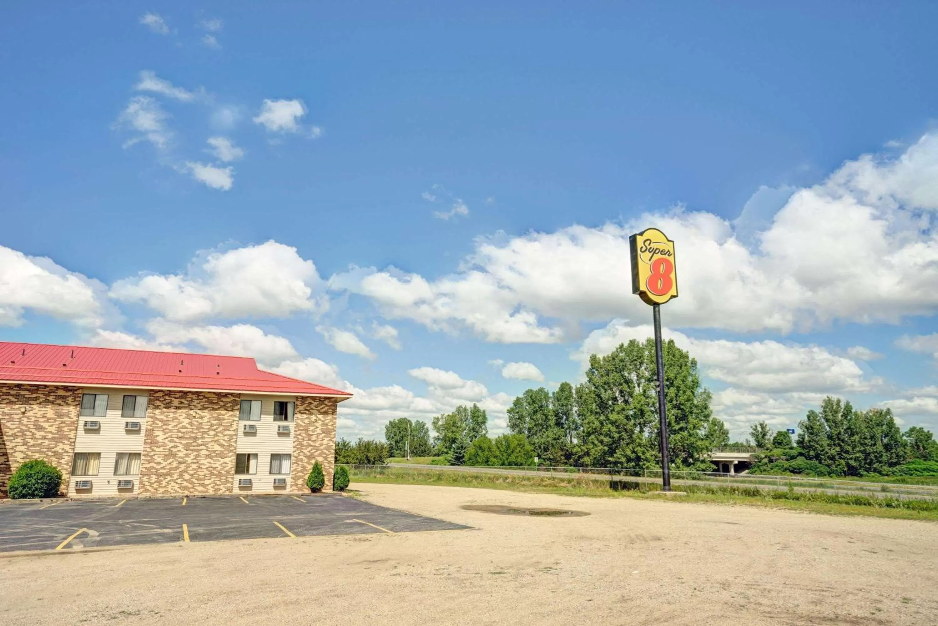 Property building in Super 8 by Wyndham Melrose