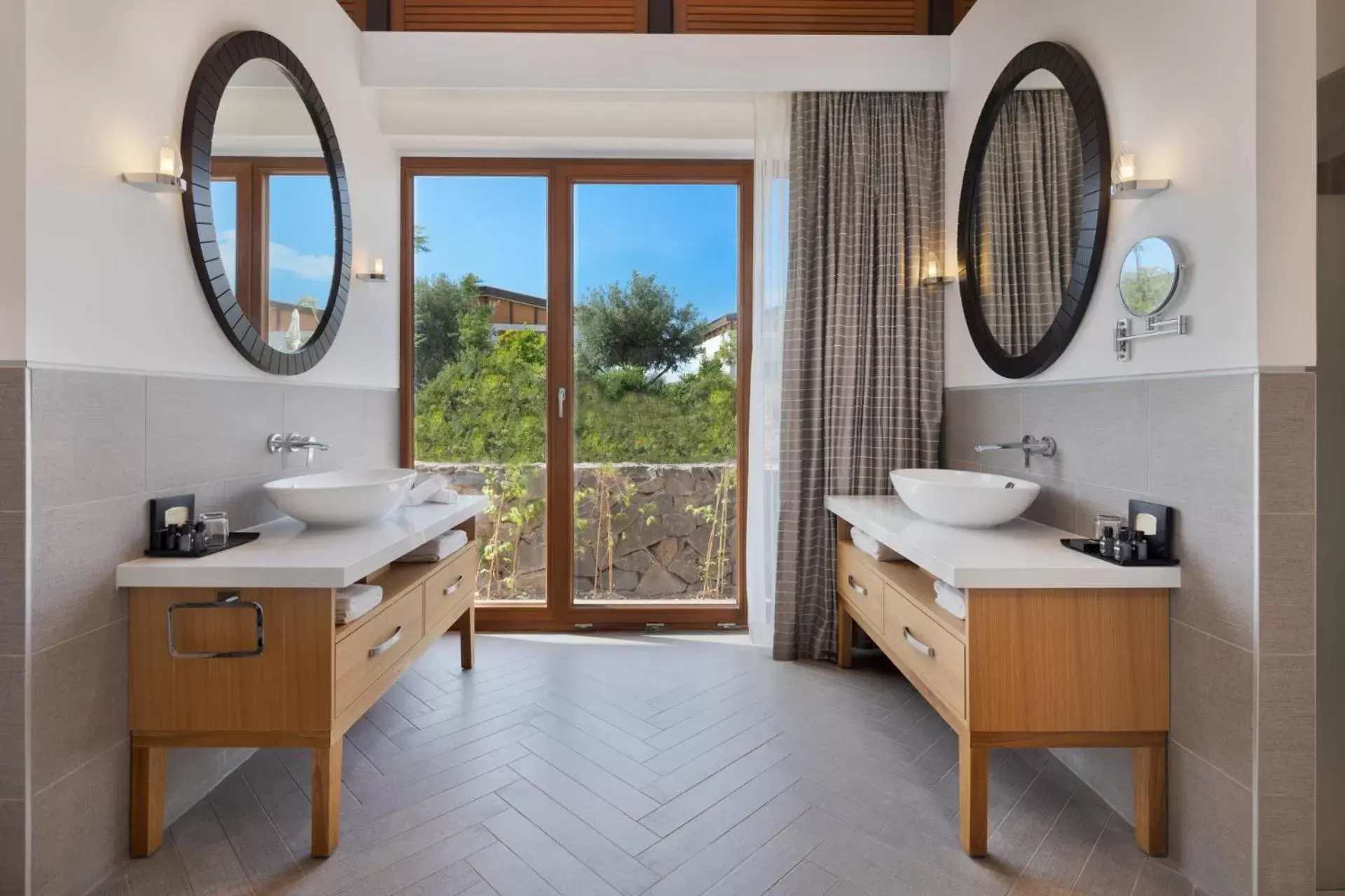 Bathroom in The Setai Sea Of Galilee