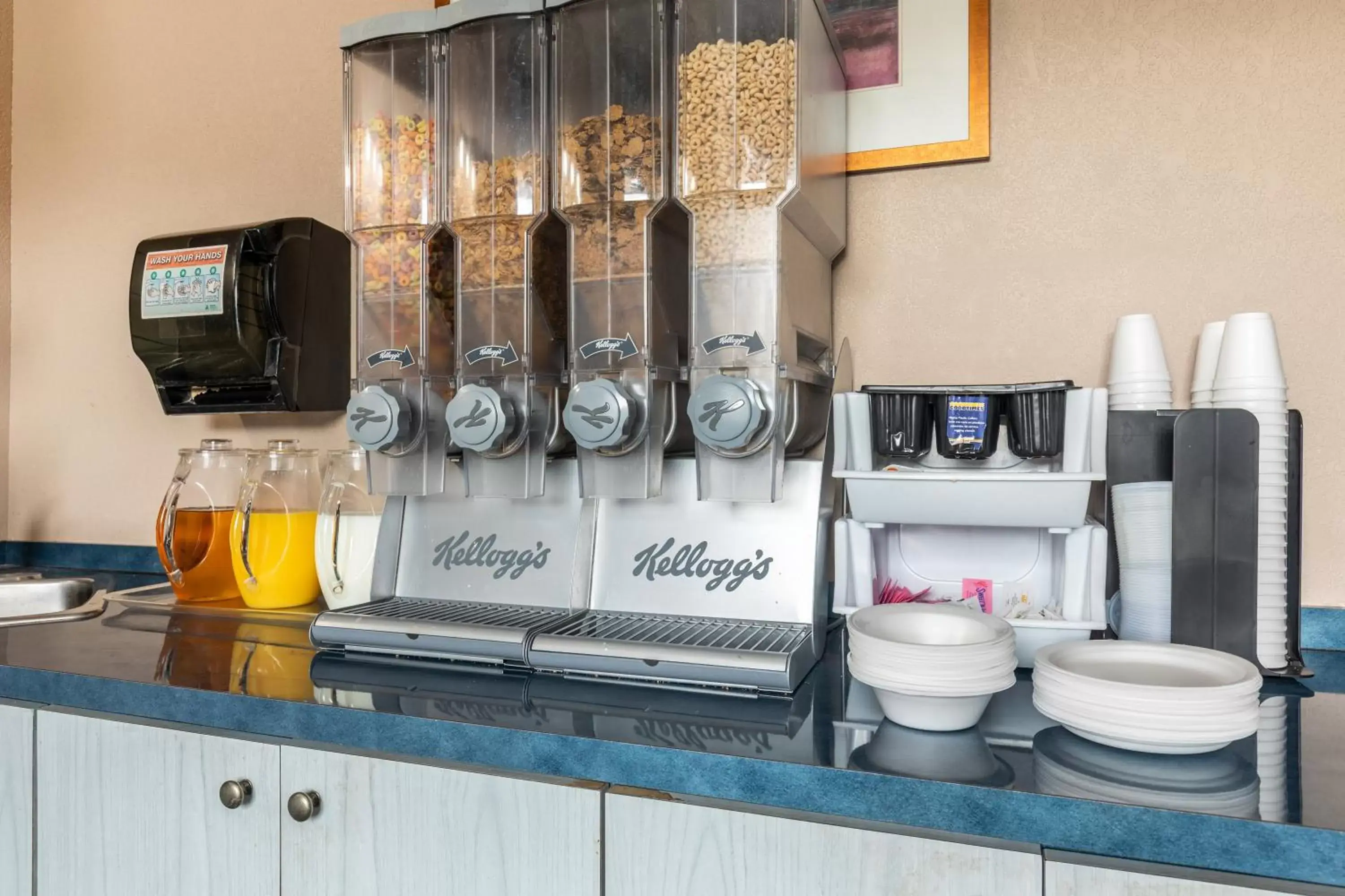 Continental breakfast in Knights Inn Orillia Continental breakfast in Knights Inn Orillia