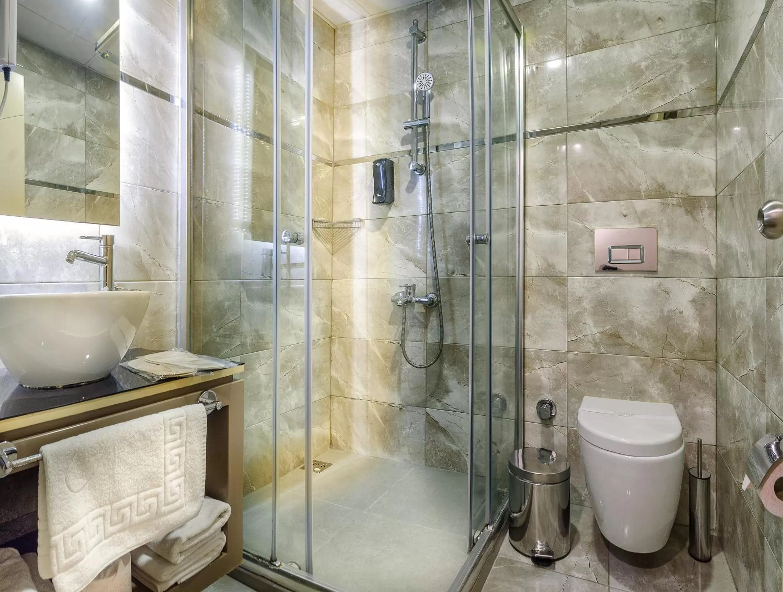Shower in Hotel Bossuite Kadikoy