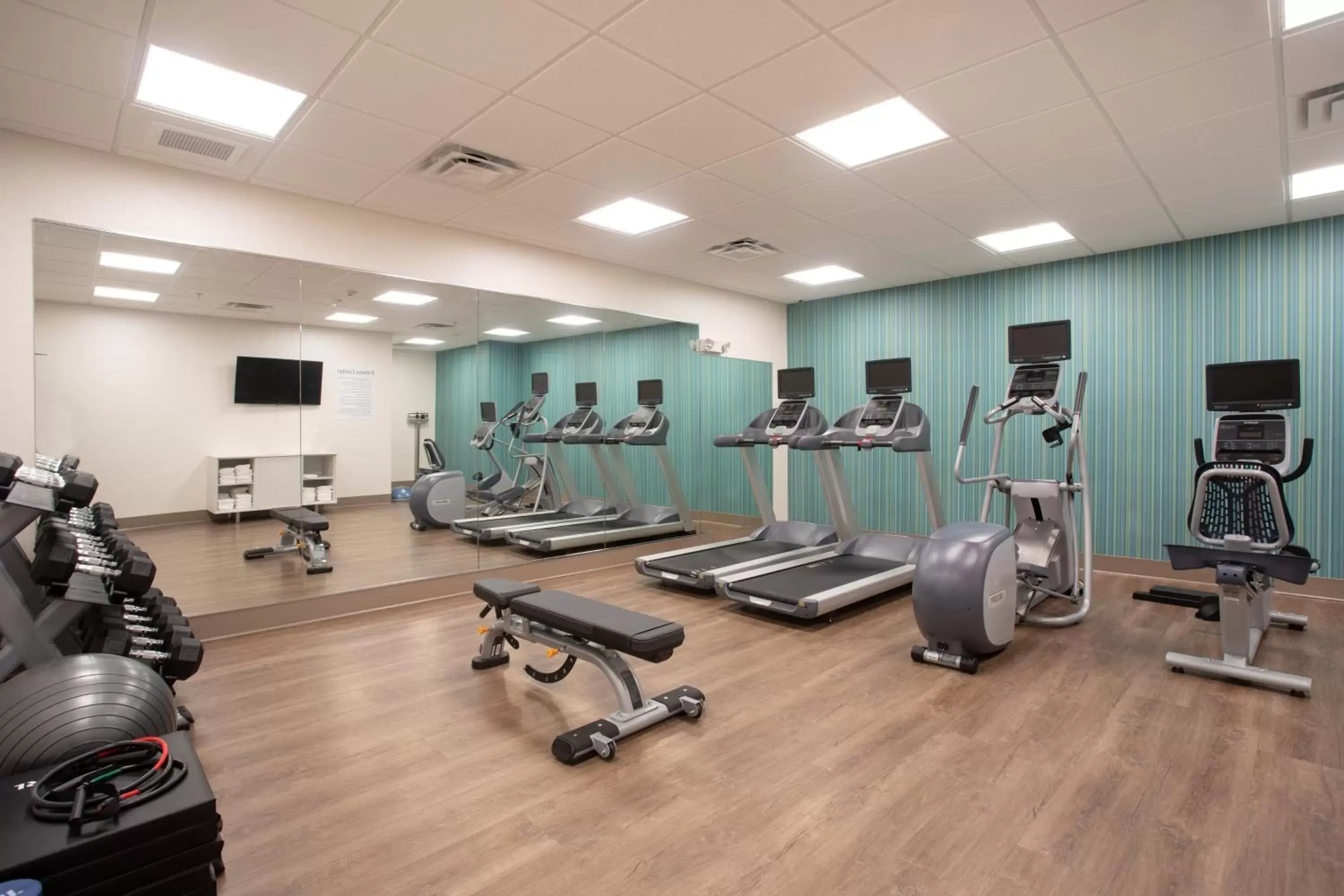 Fitness centre/facilities, Fitness Center/Facilities in Holiday Inn Express & Suites Sioux City North - Event Center, an IHG Hotel