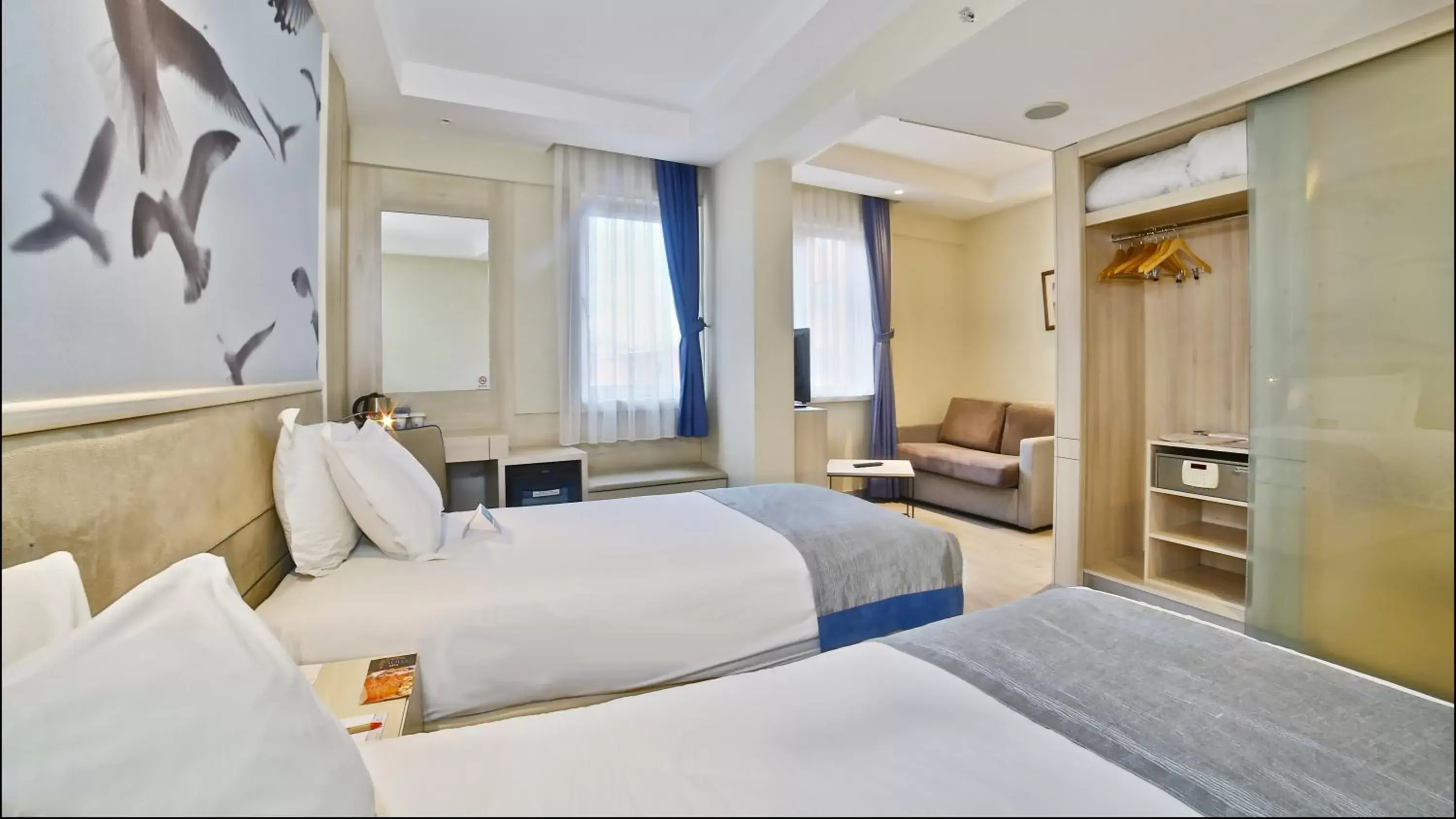 Photo of the whole room, Bed in Ramada by Wyndham Istanbul Old City