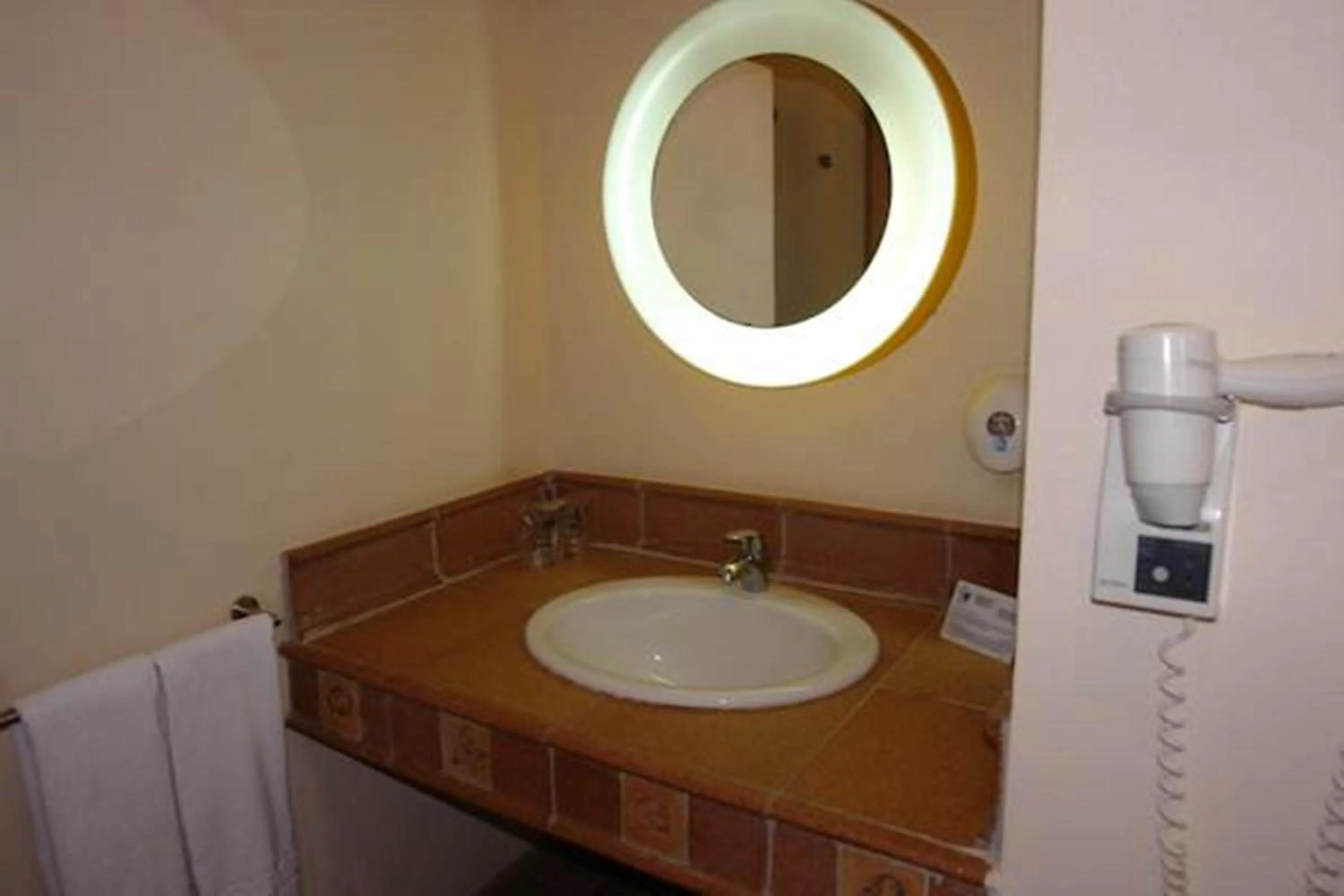 Bathroom in Foya Branca by Flagworld Hotels