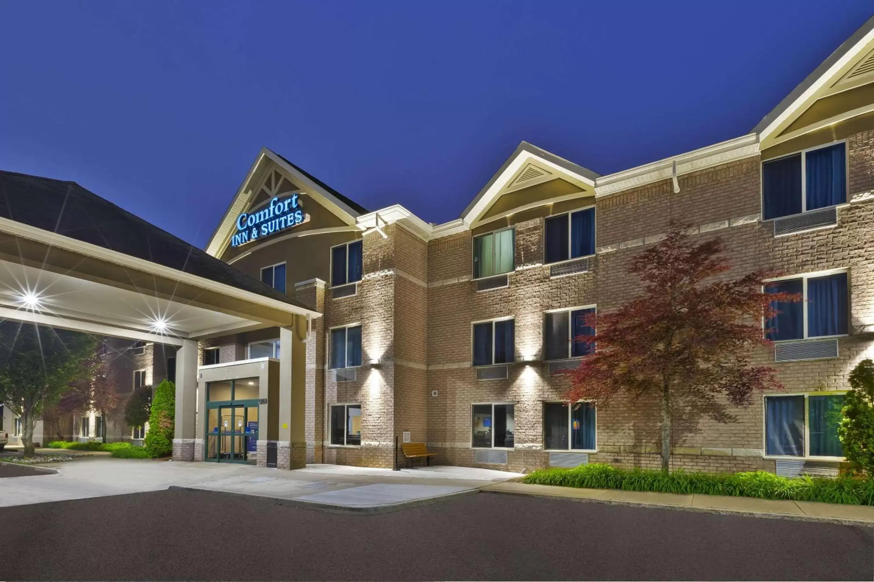 Property Building in Comfort Inn & Suites Taylor