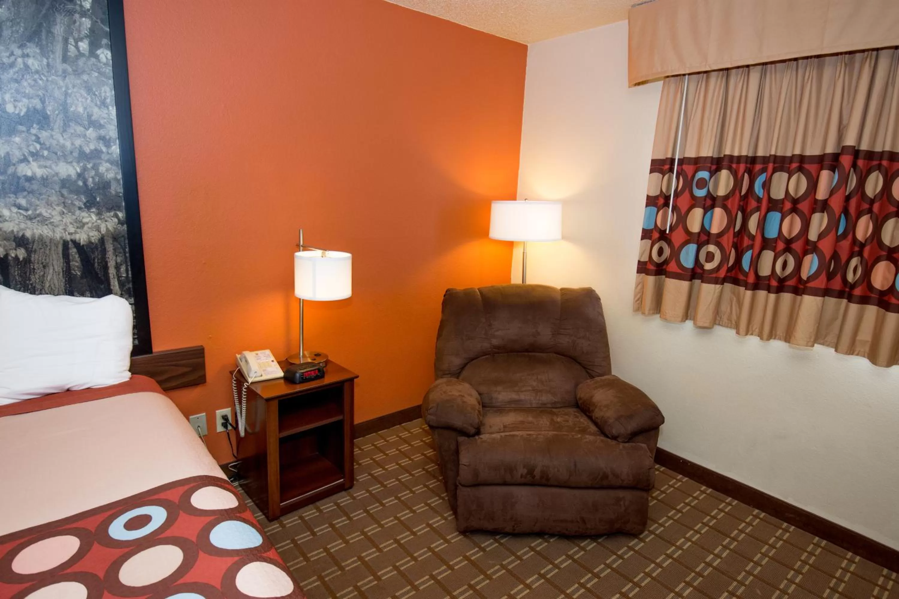 Seating area, Bed in Super 8 by Wyndham Altoona