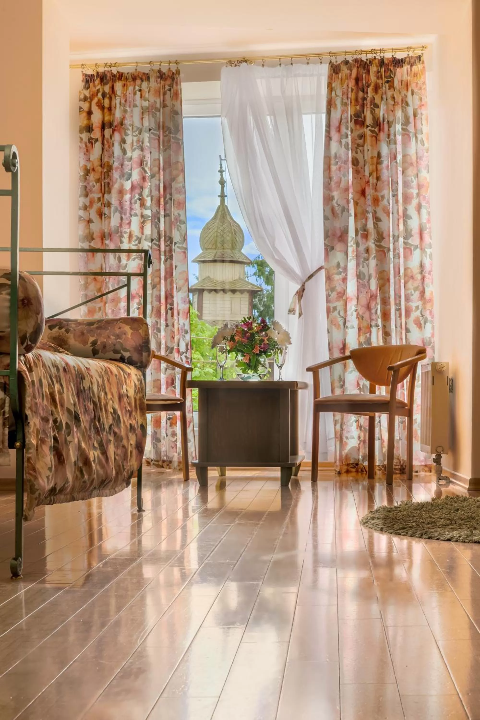 Photo of the whole room in Oscar