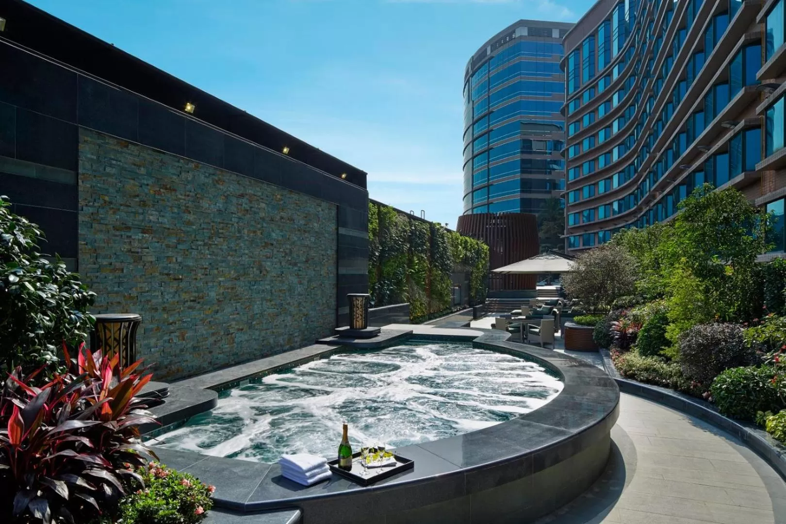 Area and facilities in Royal Plaza Hotel