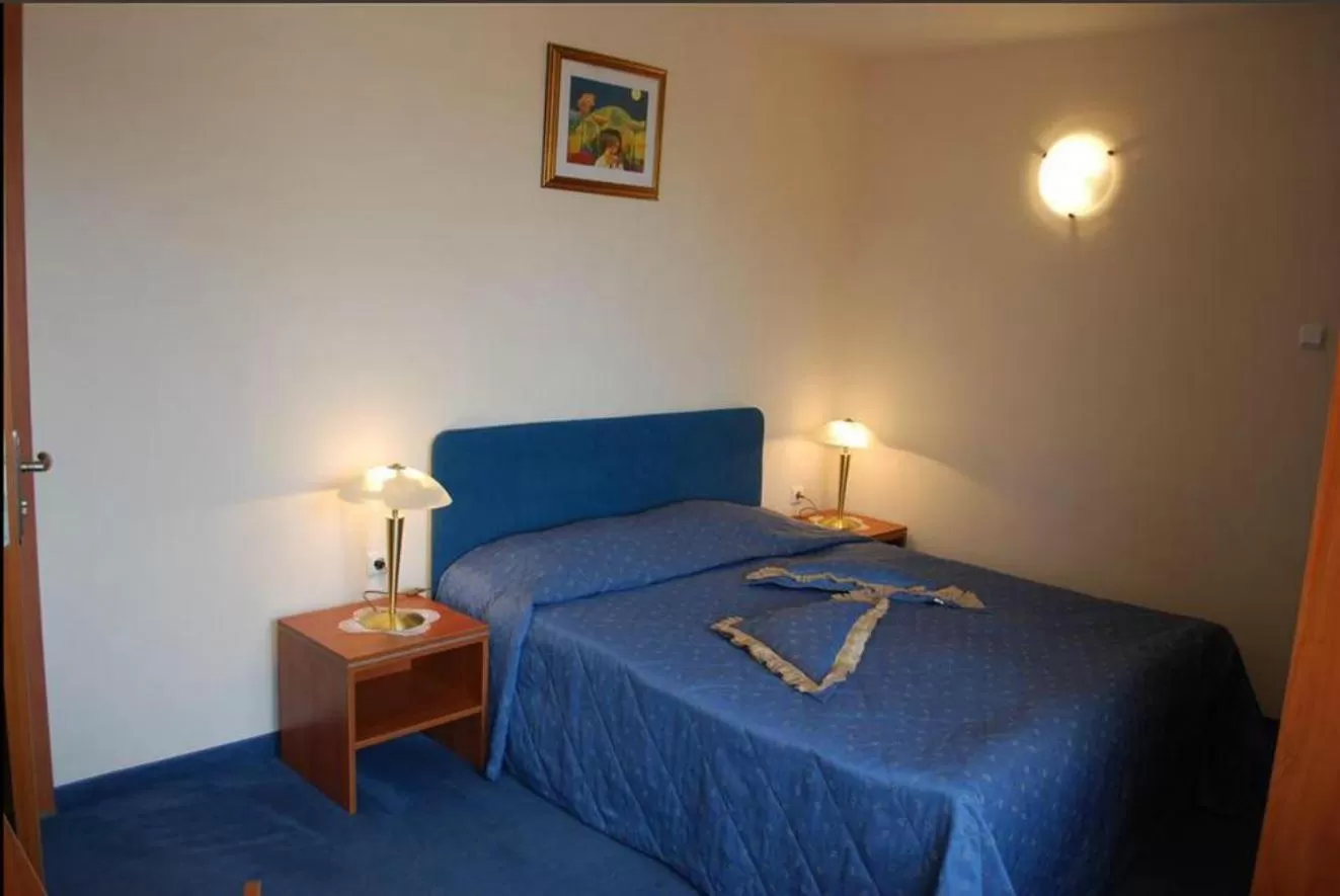 Photo of the whole room, Bed in Italia Hotel