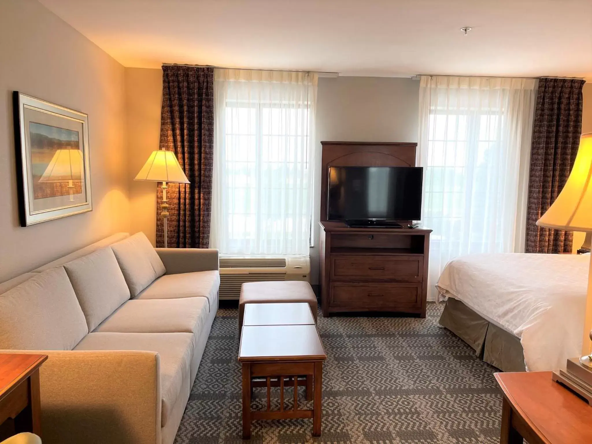 Living room, Seating Area in Staybridge Suites Milwaukee West-Oconomowoc, an IHG Hotel