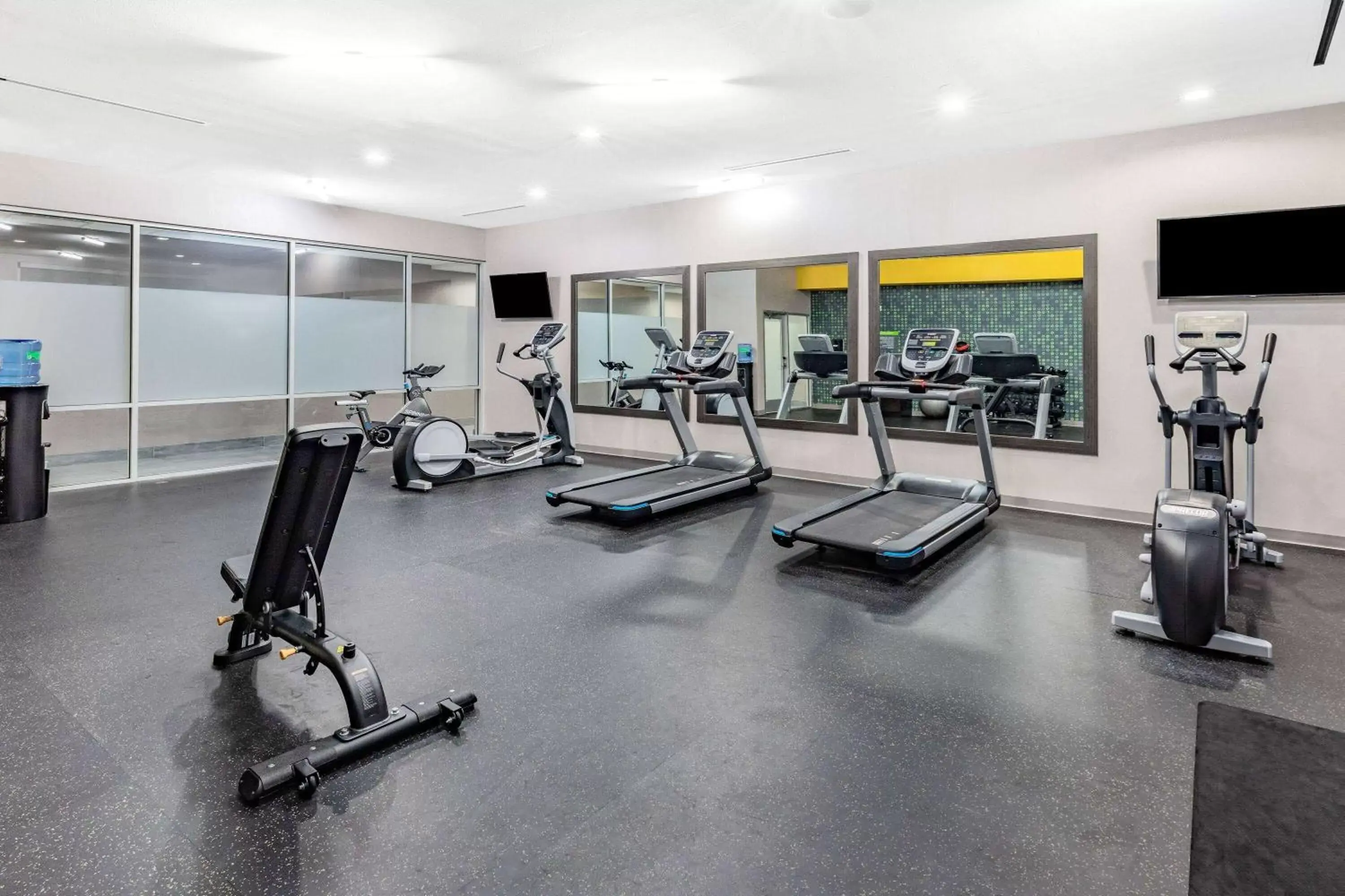 TV and multimedia, Fitness Center/Facilities in La Quinta Inn & Suites by Wyndham Texas City I 45