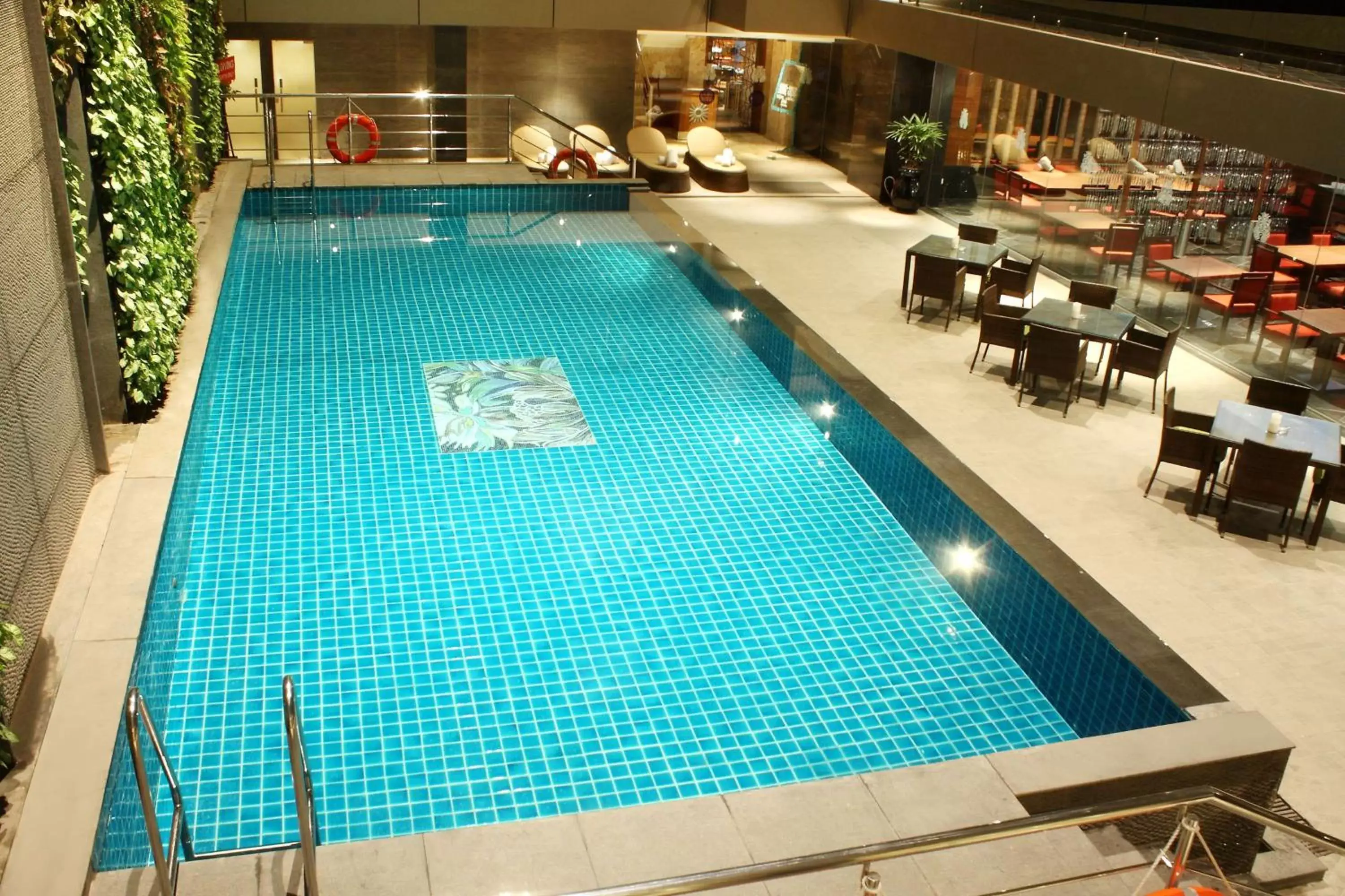 Swimming Pool in Radisson Blu Hotel Chennai City Centre