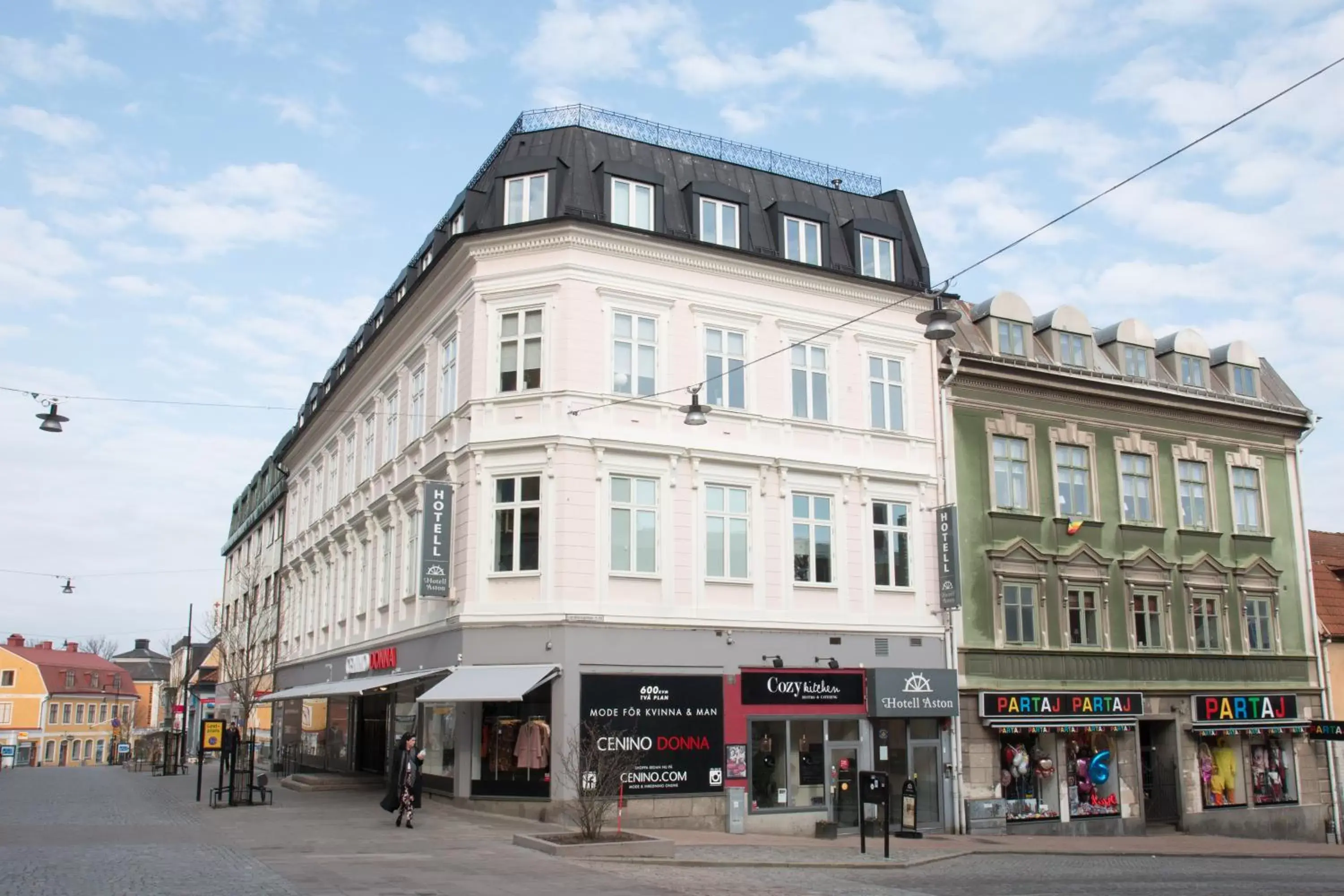 Facade/entrance, Property Building in Hotell Aston