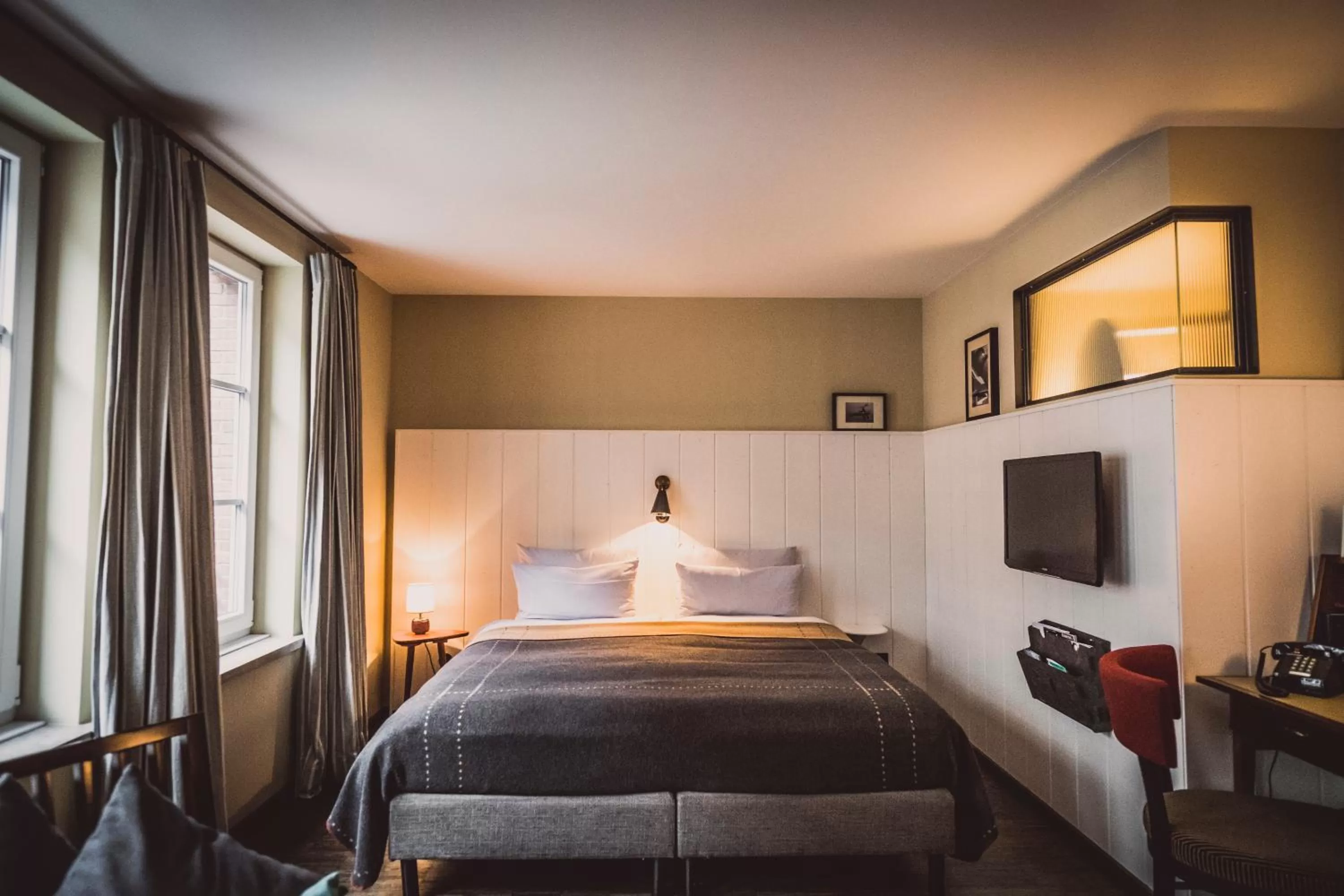 Photo of the whole room, Bed in Henri Hotel Hamburg Downtown