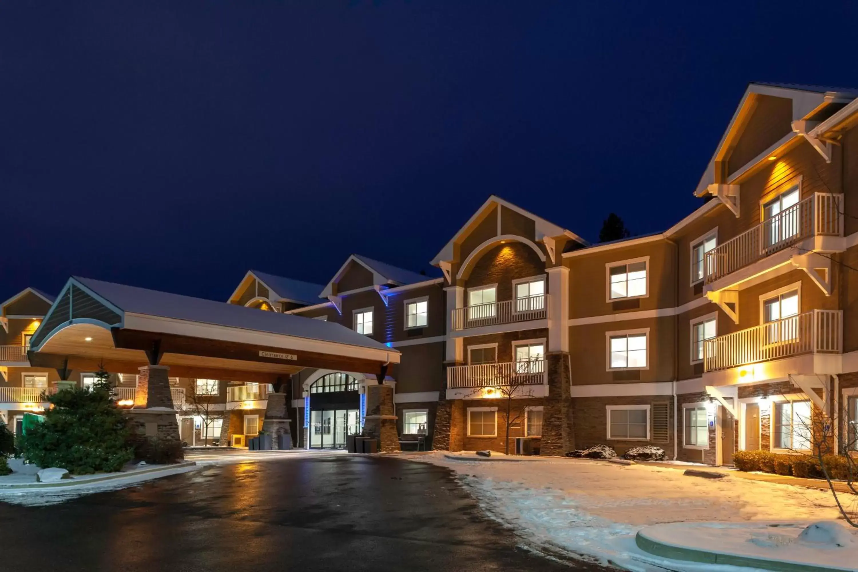 Property Building in Holiday Inn Express Hotel & Suites Coeur D'Alene I-90 Exit 11, an IHG Hotel