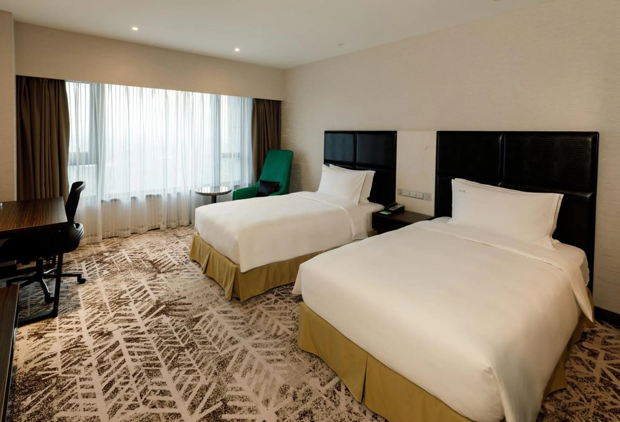 Photo of the whole room, Bed in Crowne Plaza Shanghai Jinshan by IHG