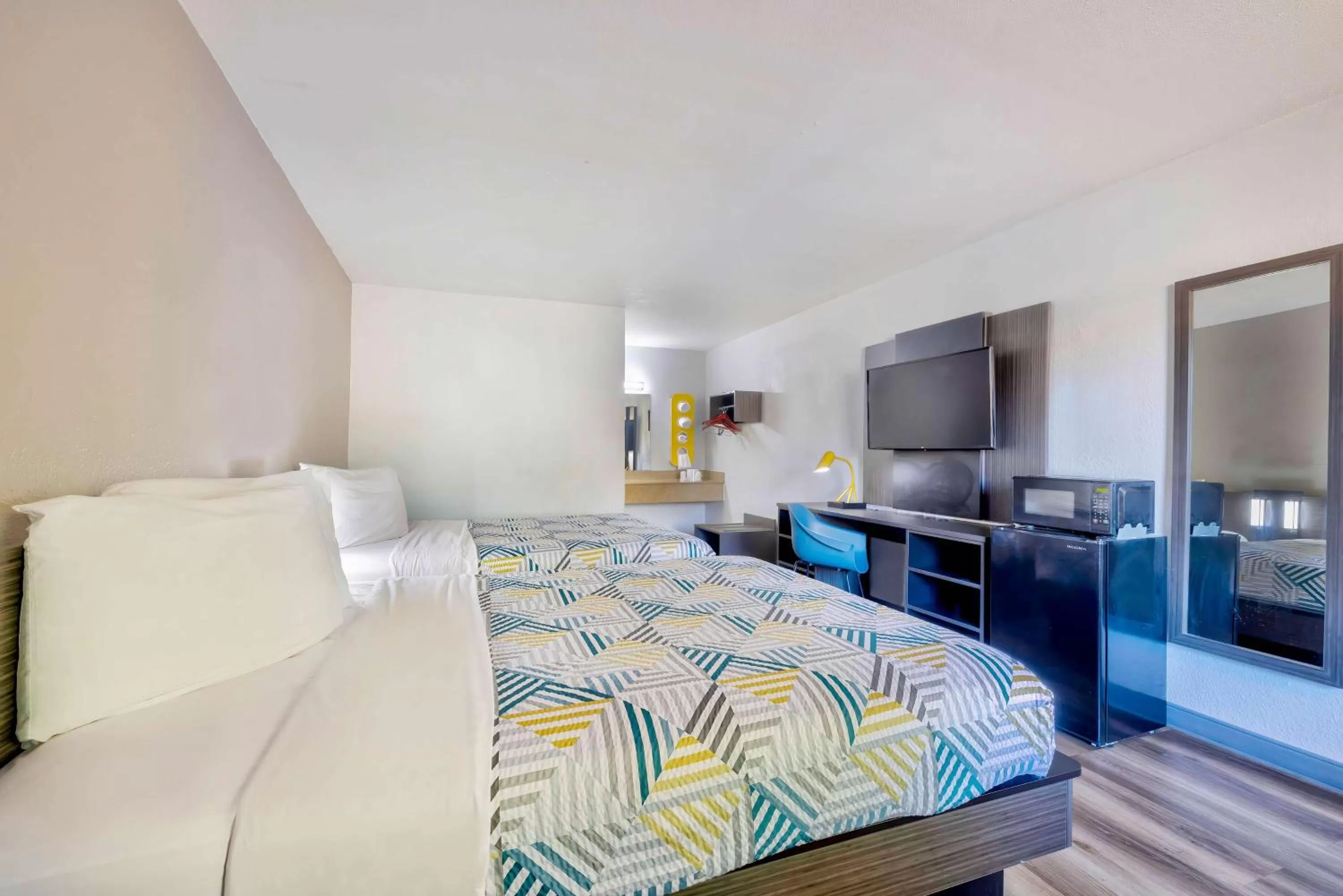 Bedroom, Bed in Motel 6-Hammond, IN - Chicago Area