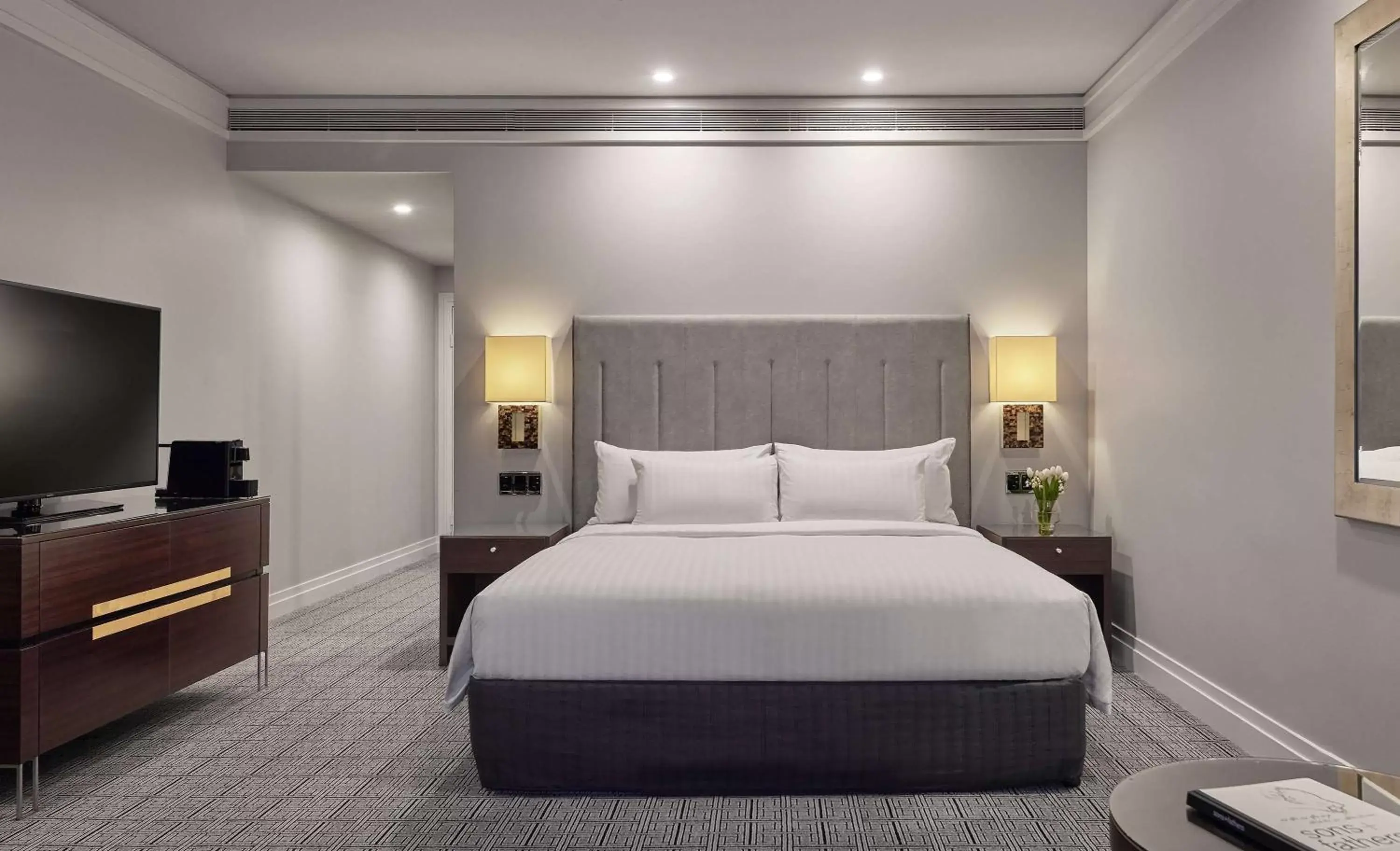 Bedroom, Bed in Hyatt Hotel Canberra - A Park Hyatt Hotel