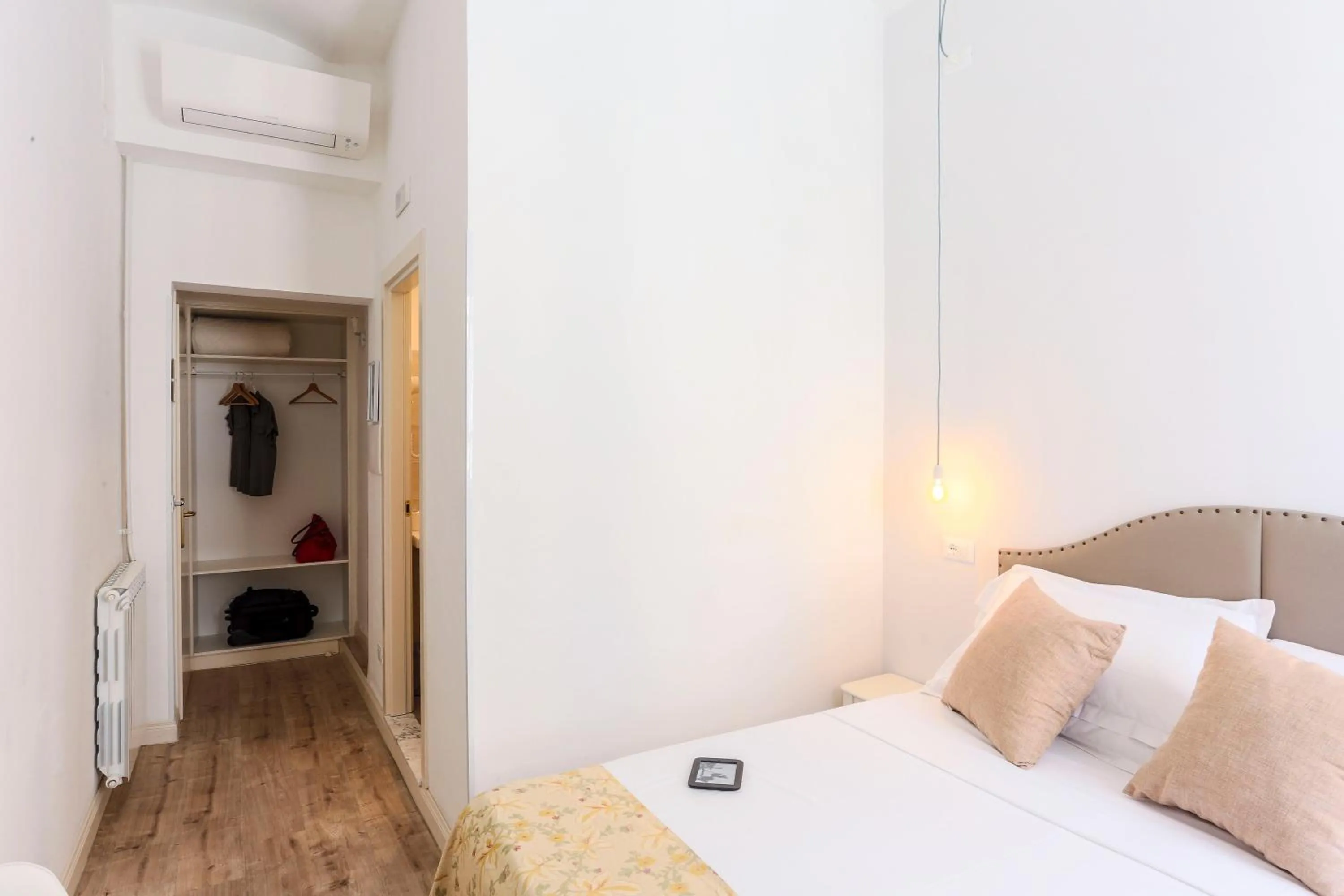 Photo of the whole room, Bed in Hotel Cathrine