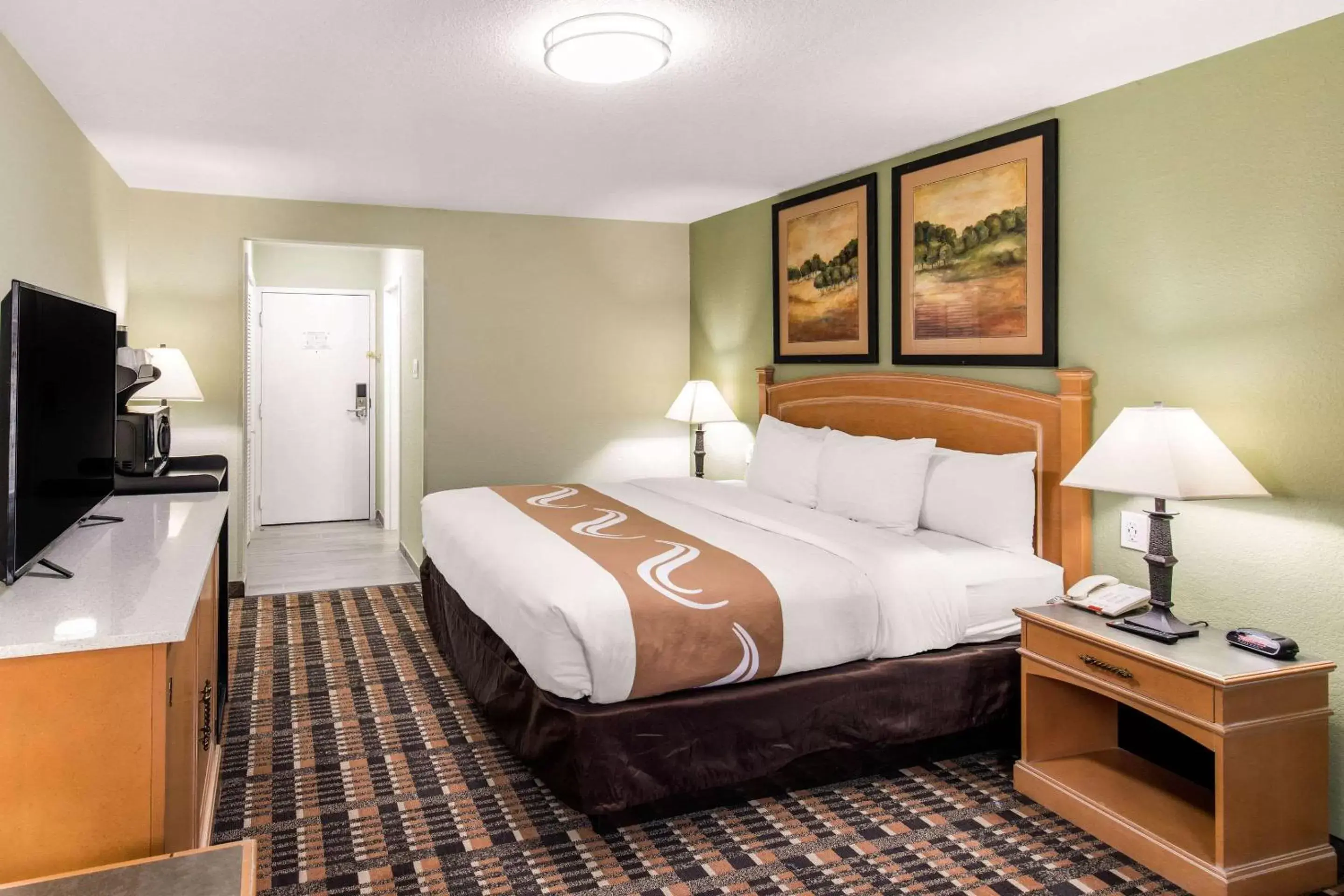 Photo of the whole room, Bed in Quality Inn & Suites Plano