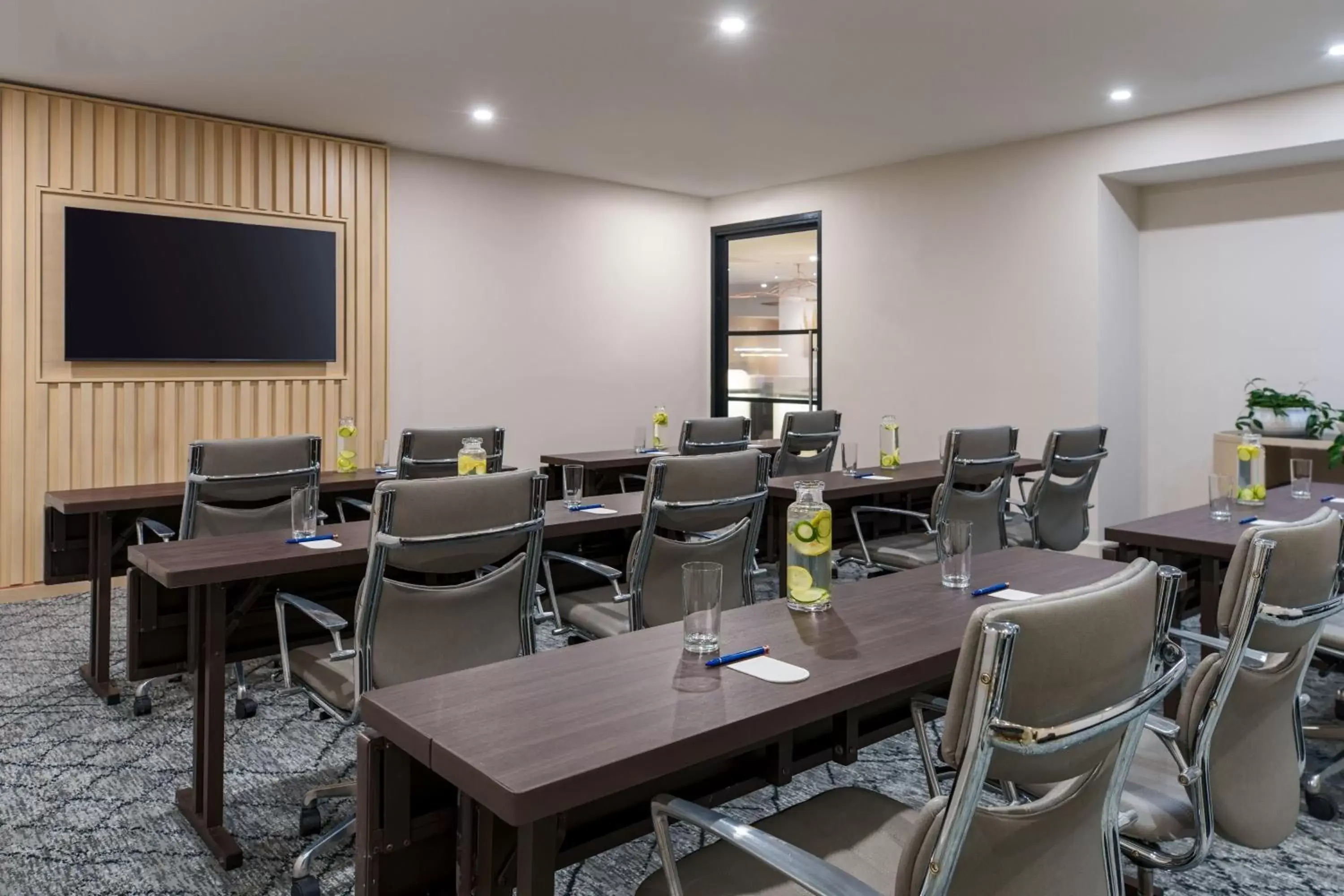 Meeting/conference room in The Ven at Embassy Row, Washington, D.C., a Tribute Portfolio Hotel